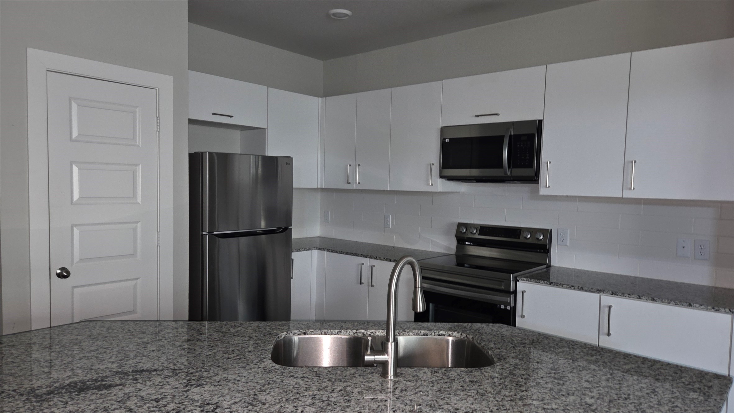 25528 Starling Lane Property Photo 7