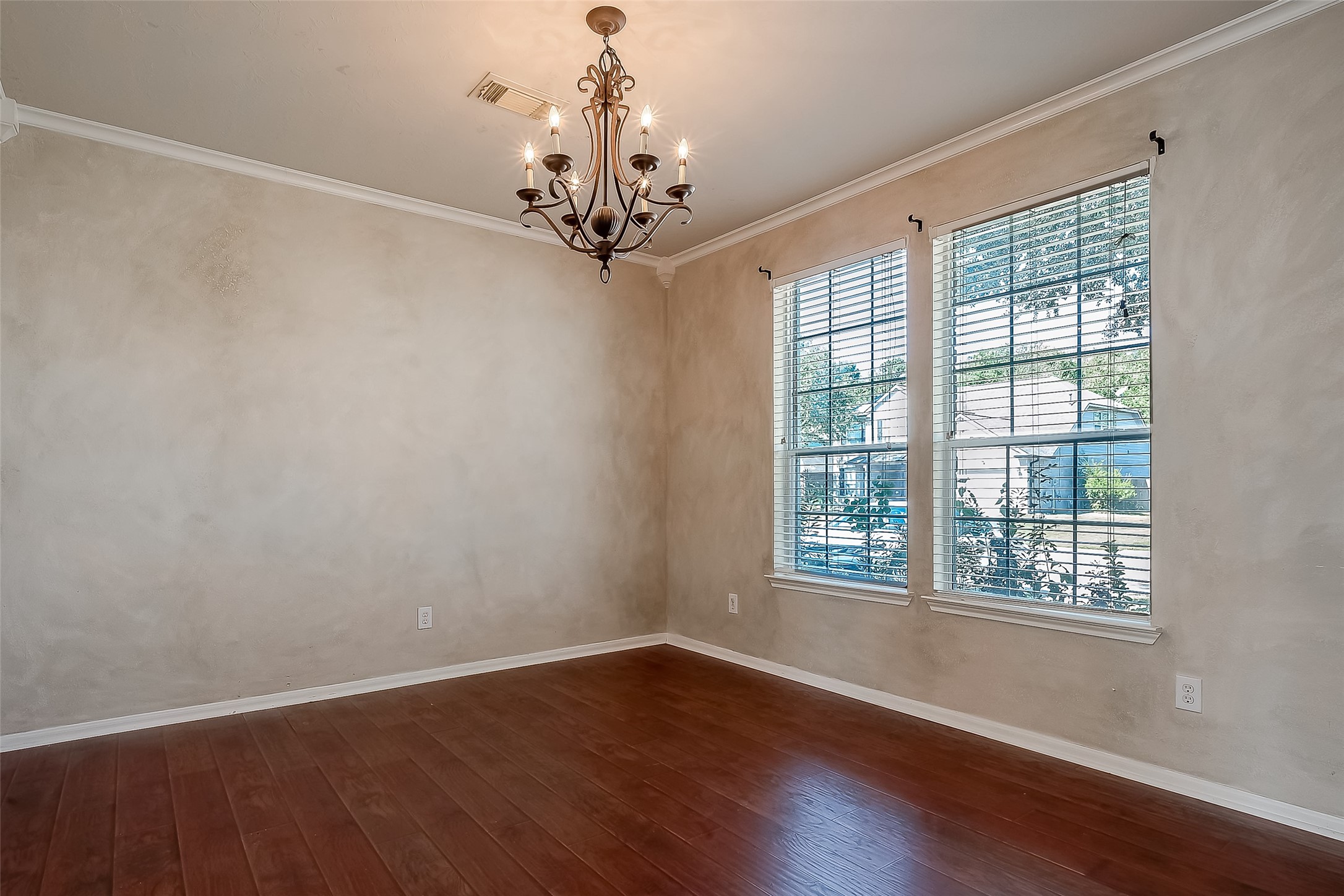 2118 Long Trail Path Court Property Photo 4