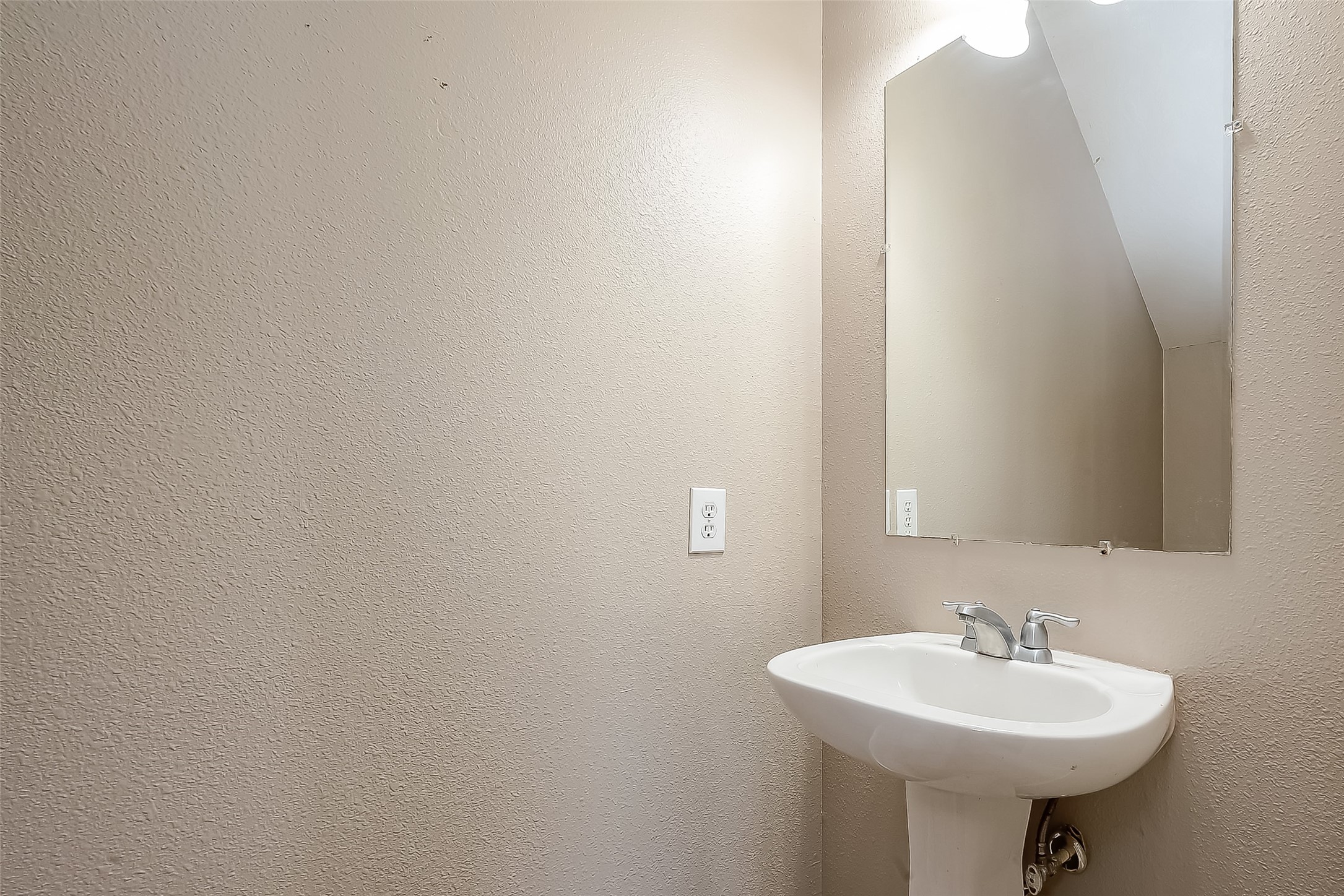 2118 Long Trail Path Court Property Photo 7