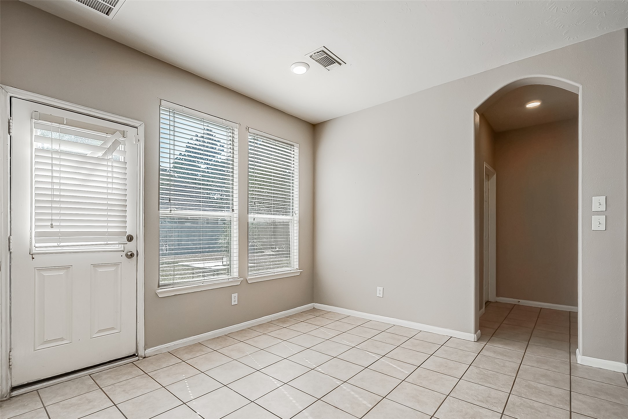 2118 Long Trail Path Court Property Photo 9