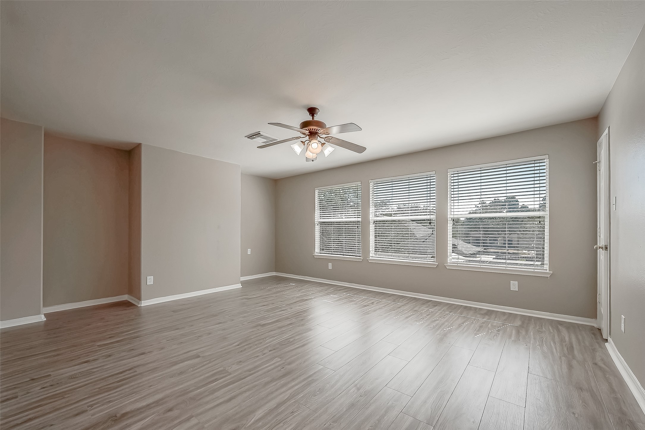 2118 Long Trail Path Court Property Photo 14