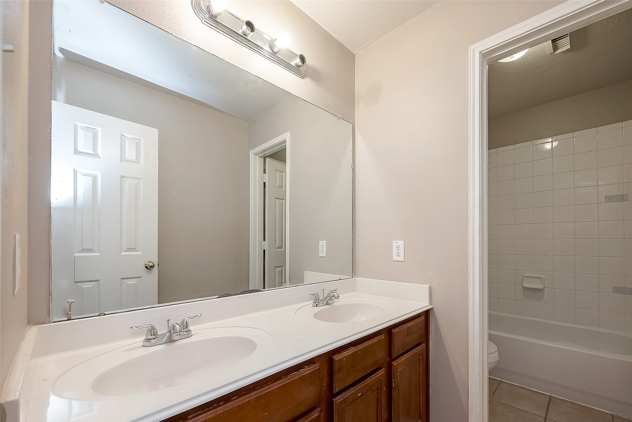 2118 Long Trail Path Court Property Photo 16