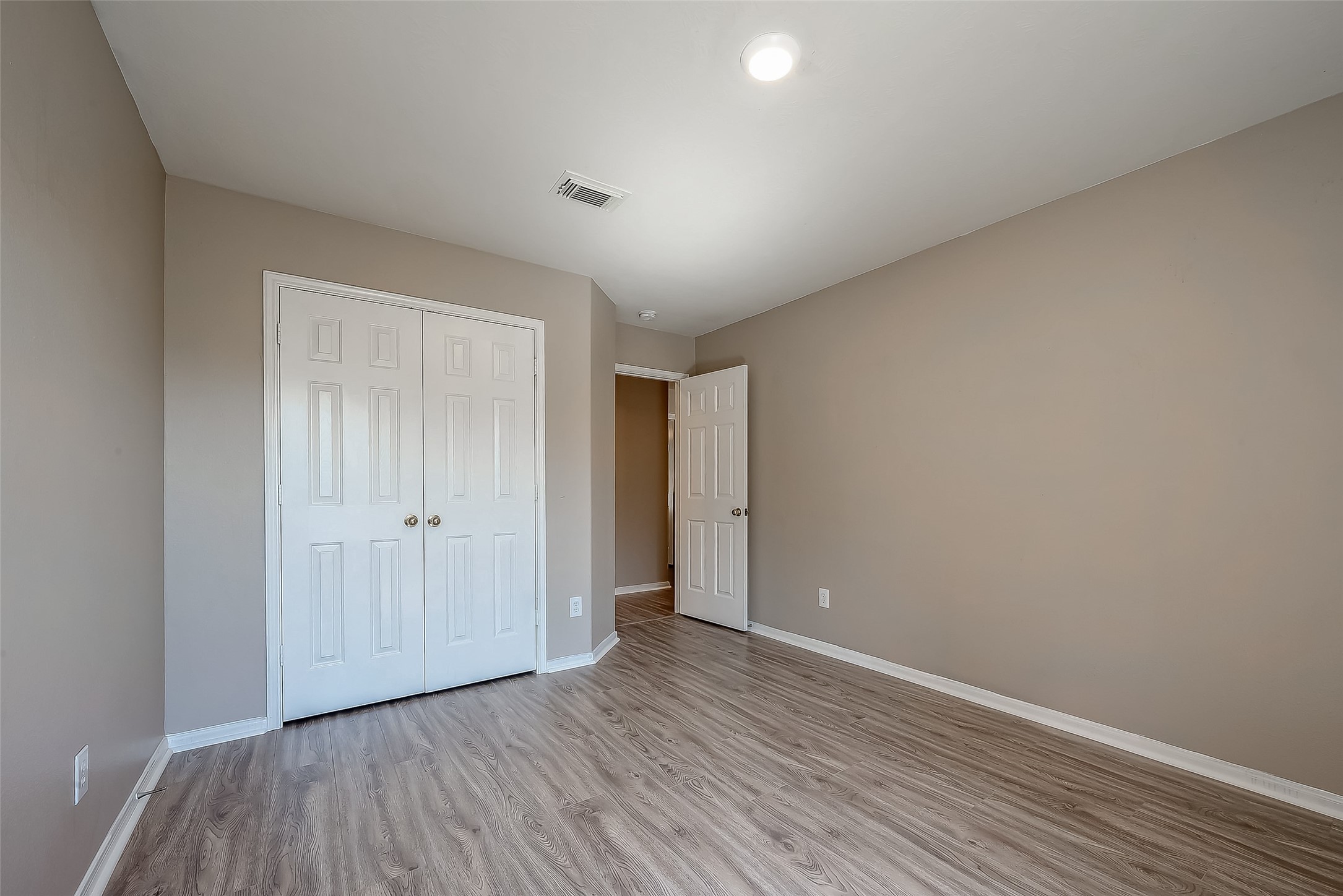 2118 Long Trail Path Court Property Photo 18