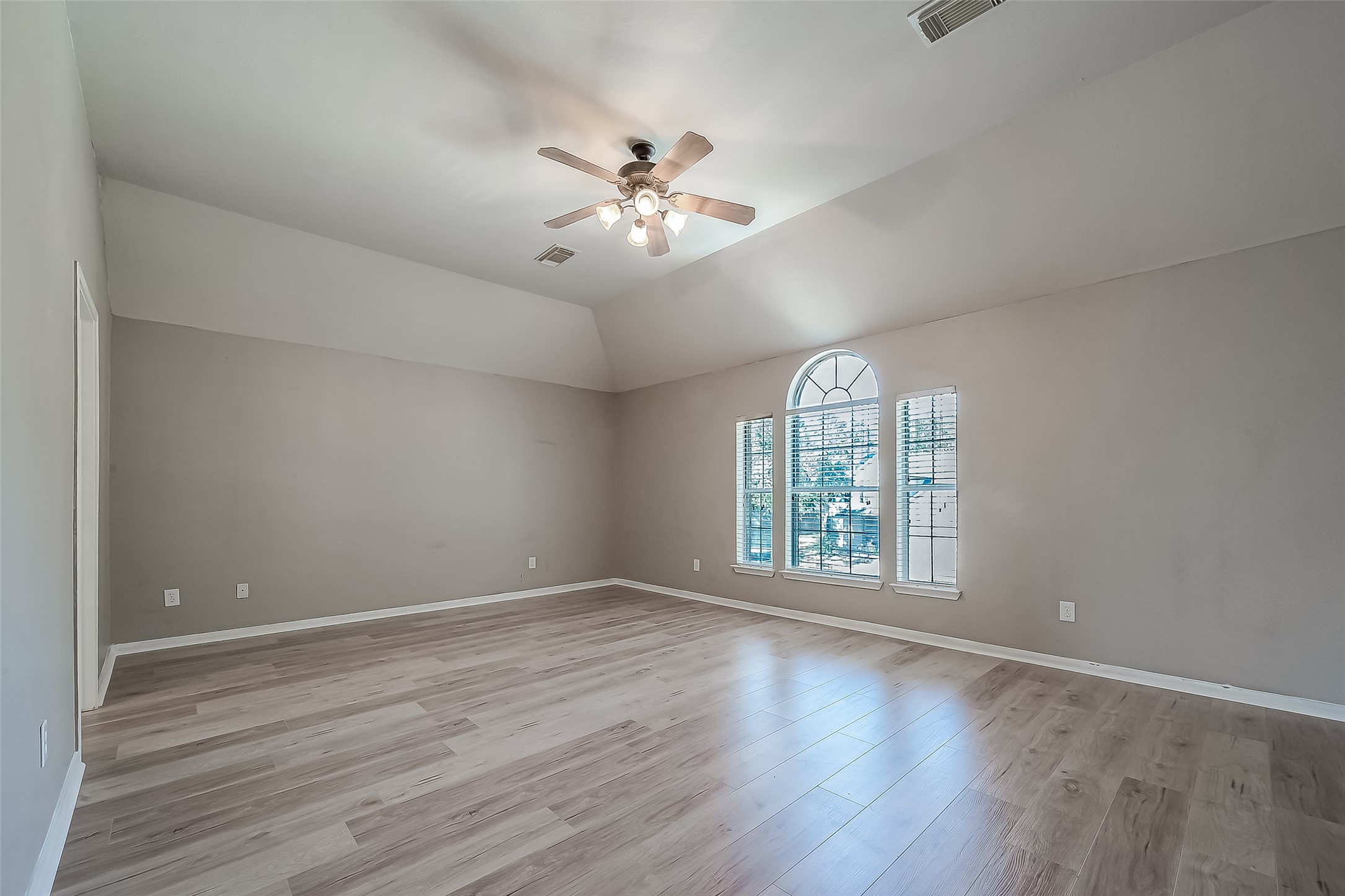 2118 Long Trail Path Court Property Photo 20