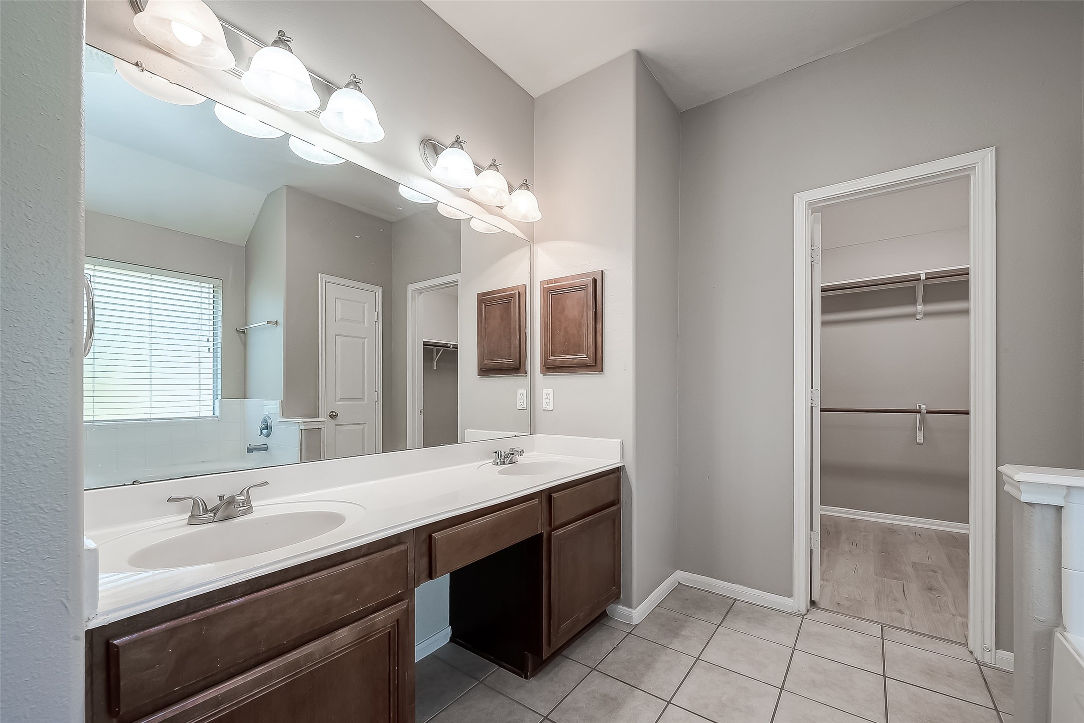 2118 Long Trail Path Court Property Photo 22