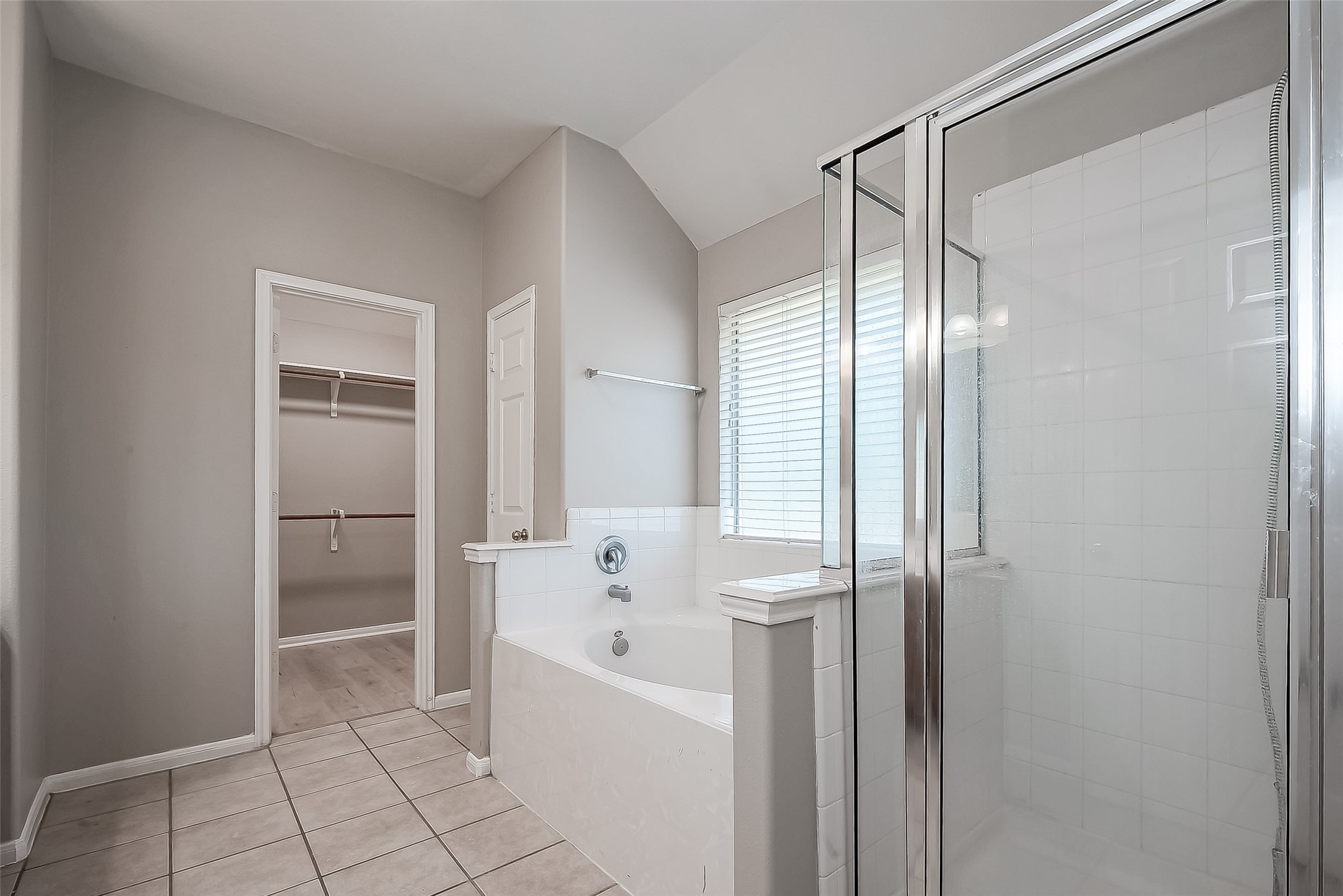 2118 Long Trail Path Court Property Photo 23