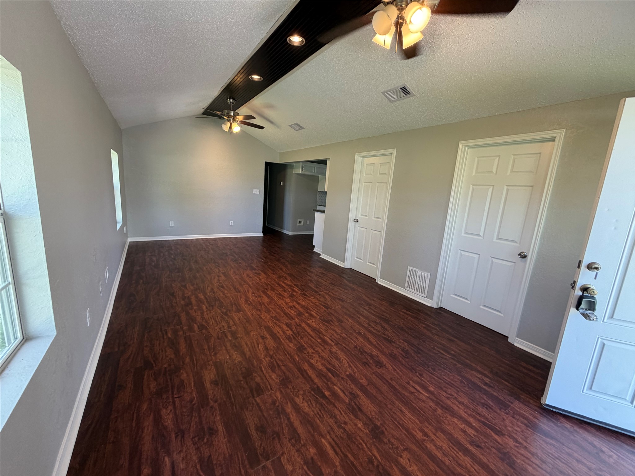 211 S Avenue C Property Photo 4