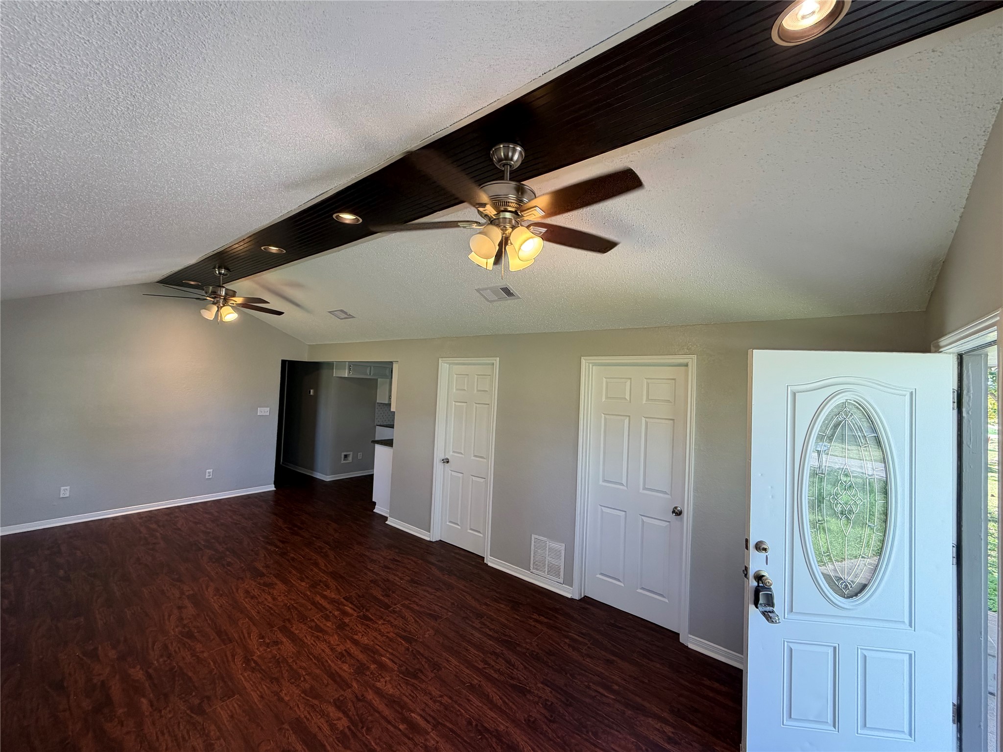 211 S Avenue C Property Photo 5