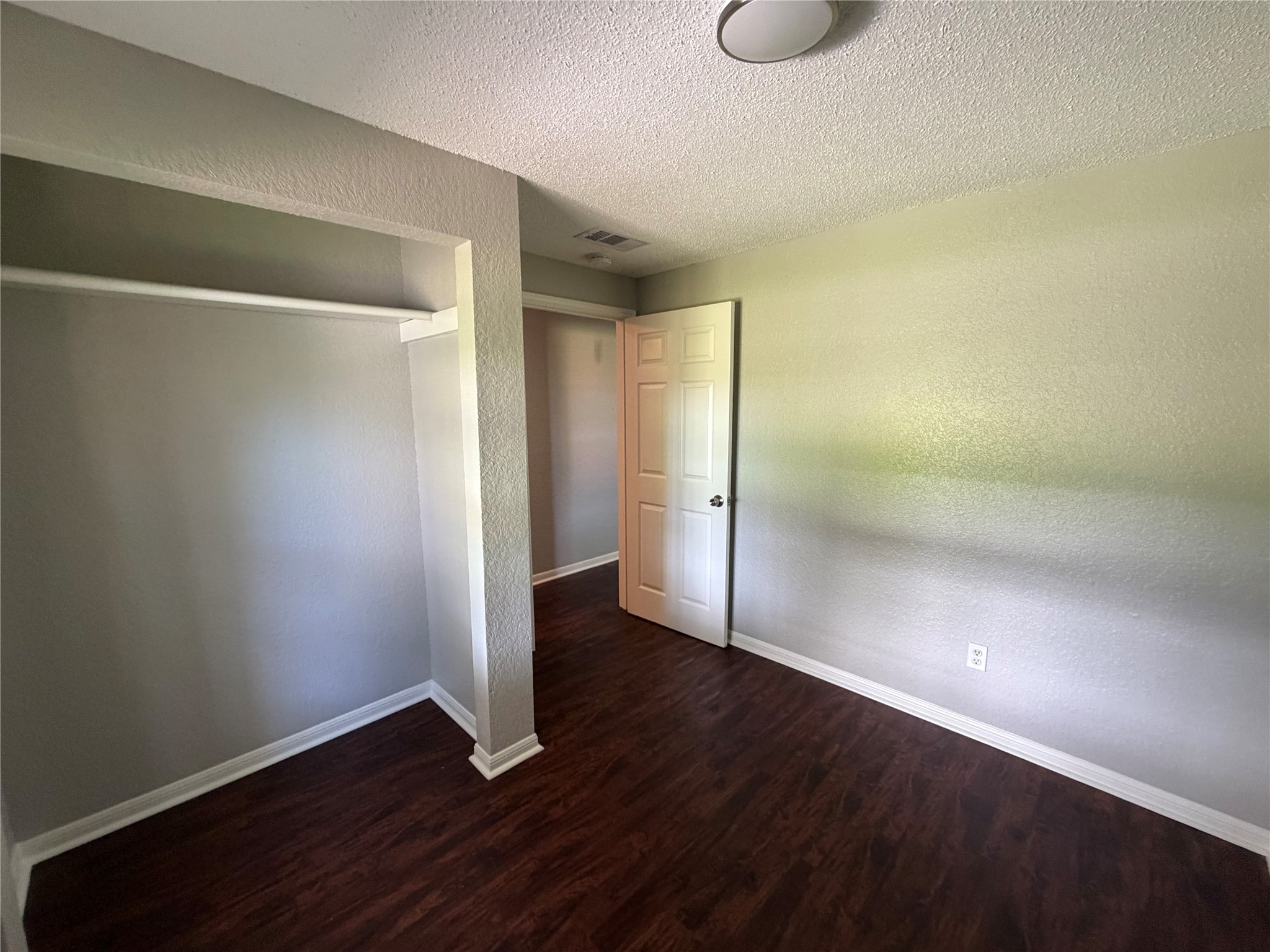211 S Avenue C Property Photo 12
