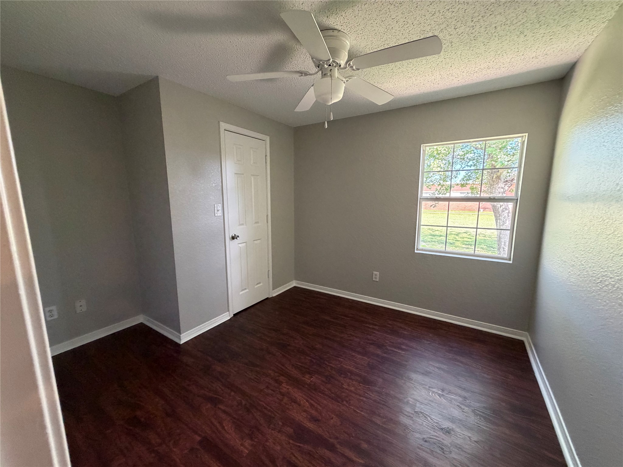 211 S Avenue C Property Photo 16