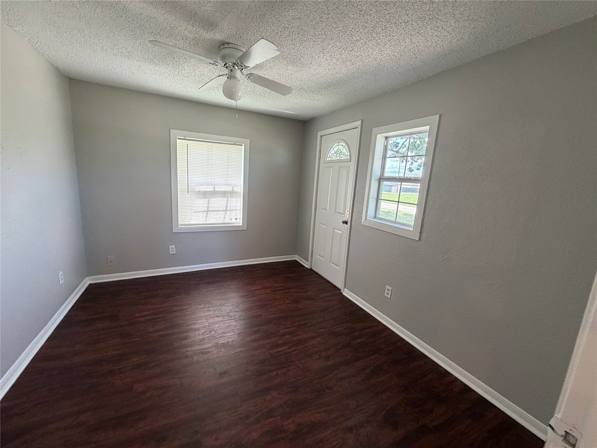 211 S Avenue C Property Photo 20
