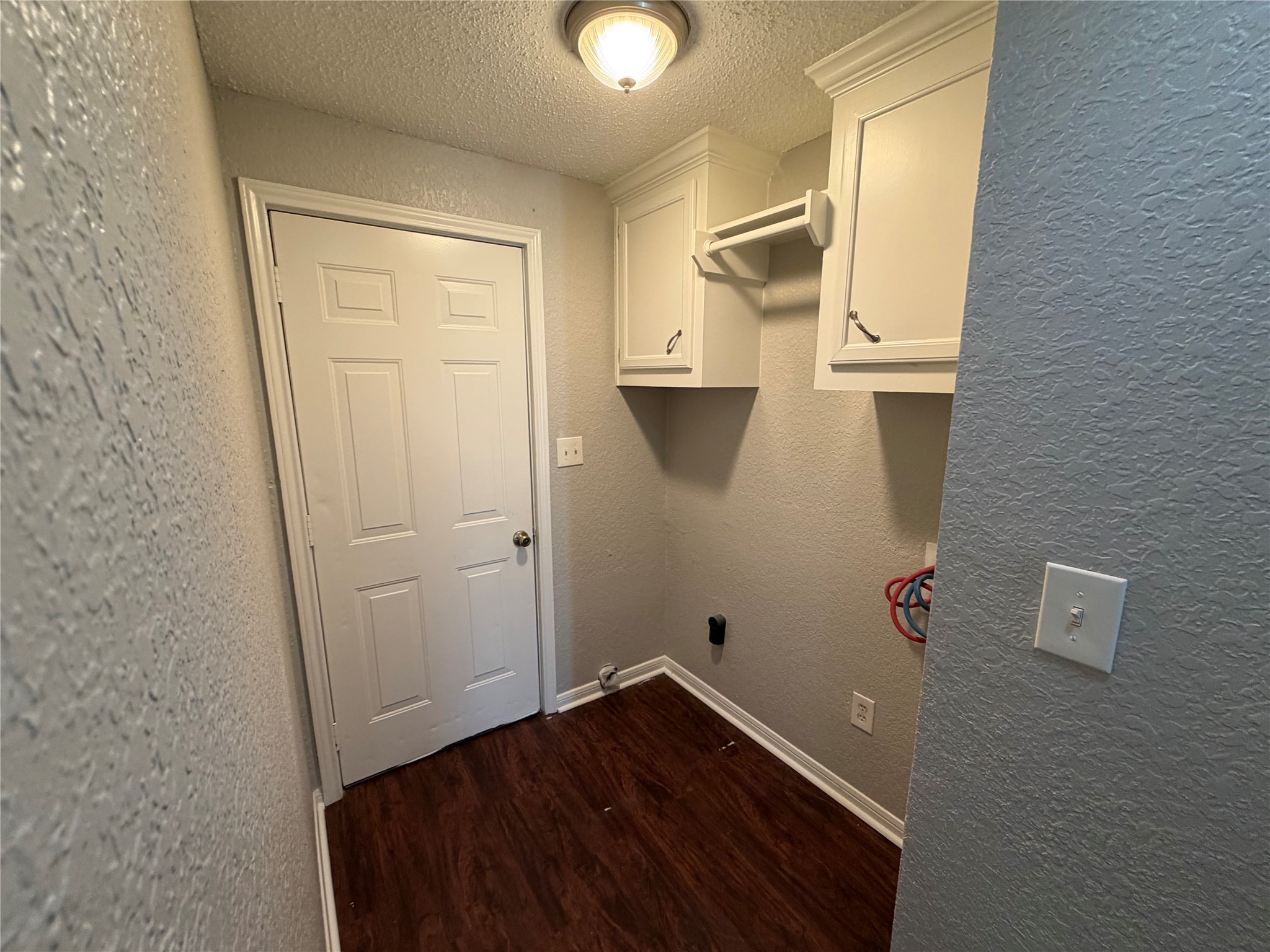 211 S Avenue C Property Photo 22