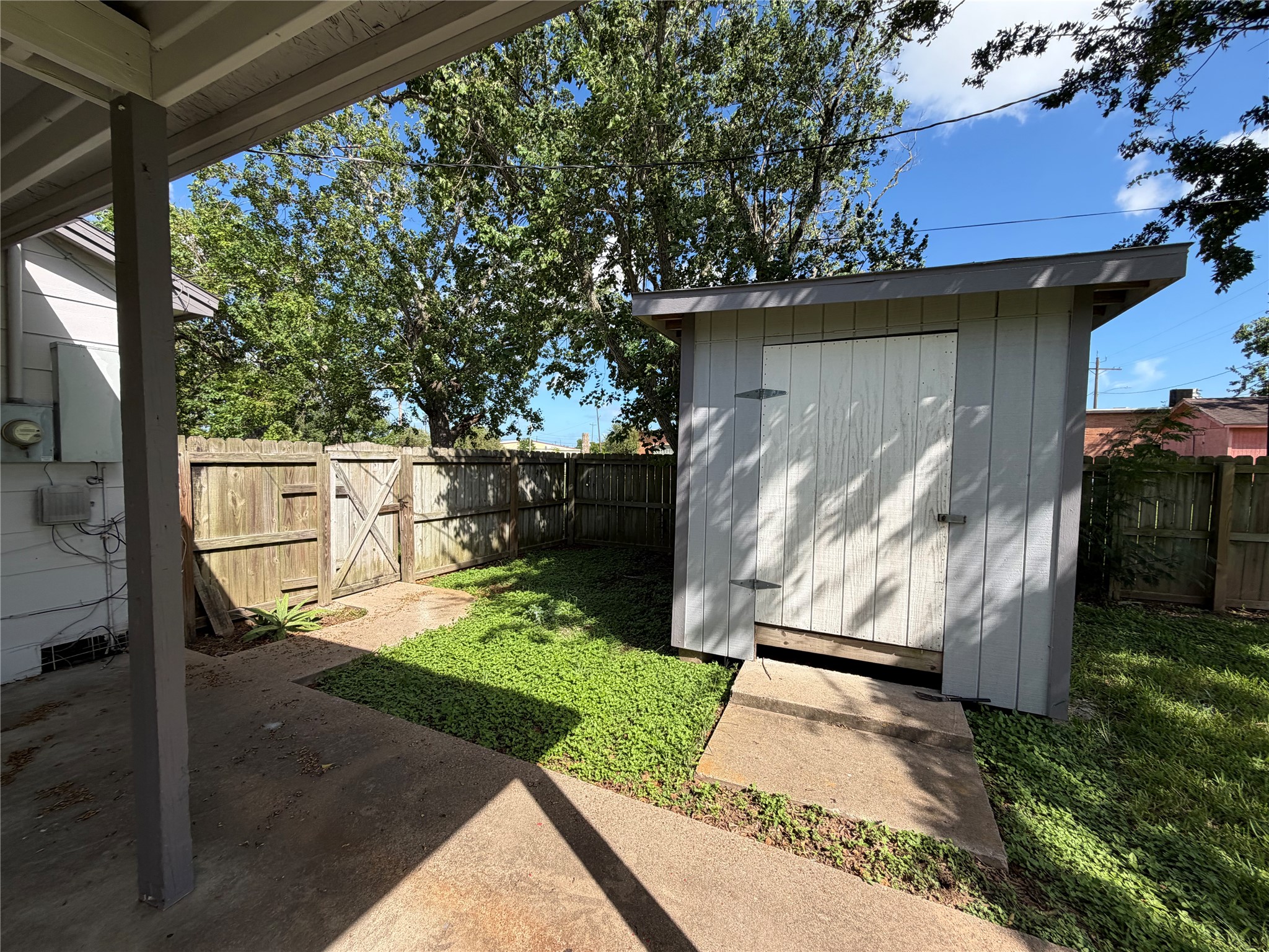 211 S Avenue C Property Photo 25