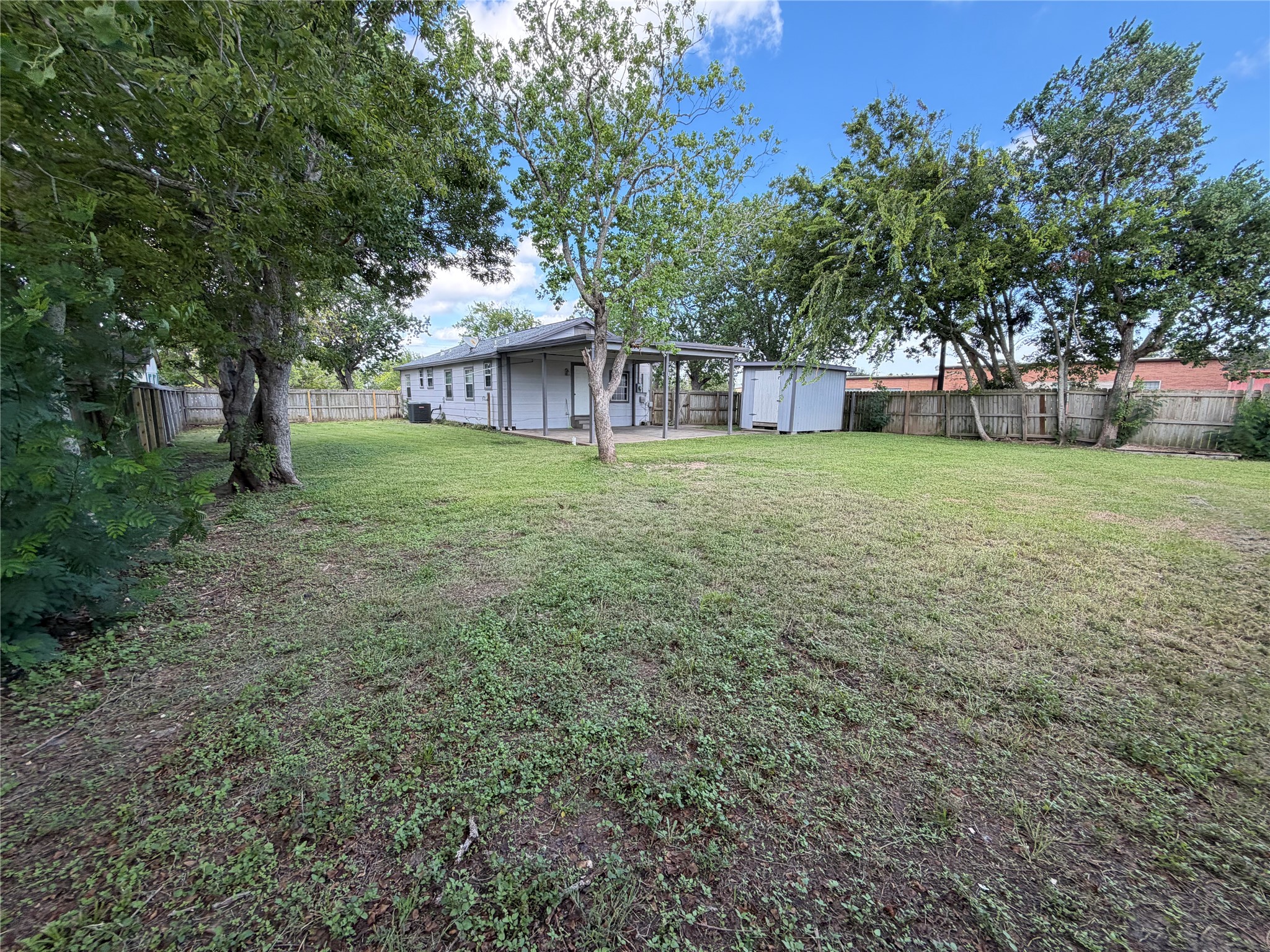 211 S Avenue C Property Photo 28