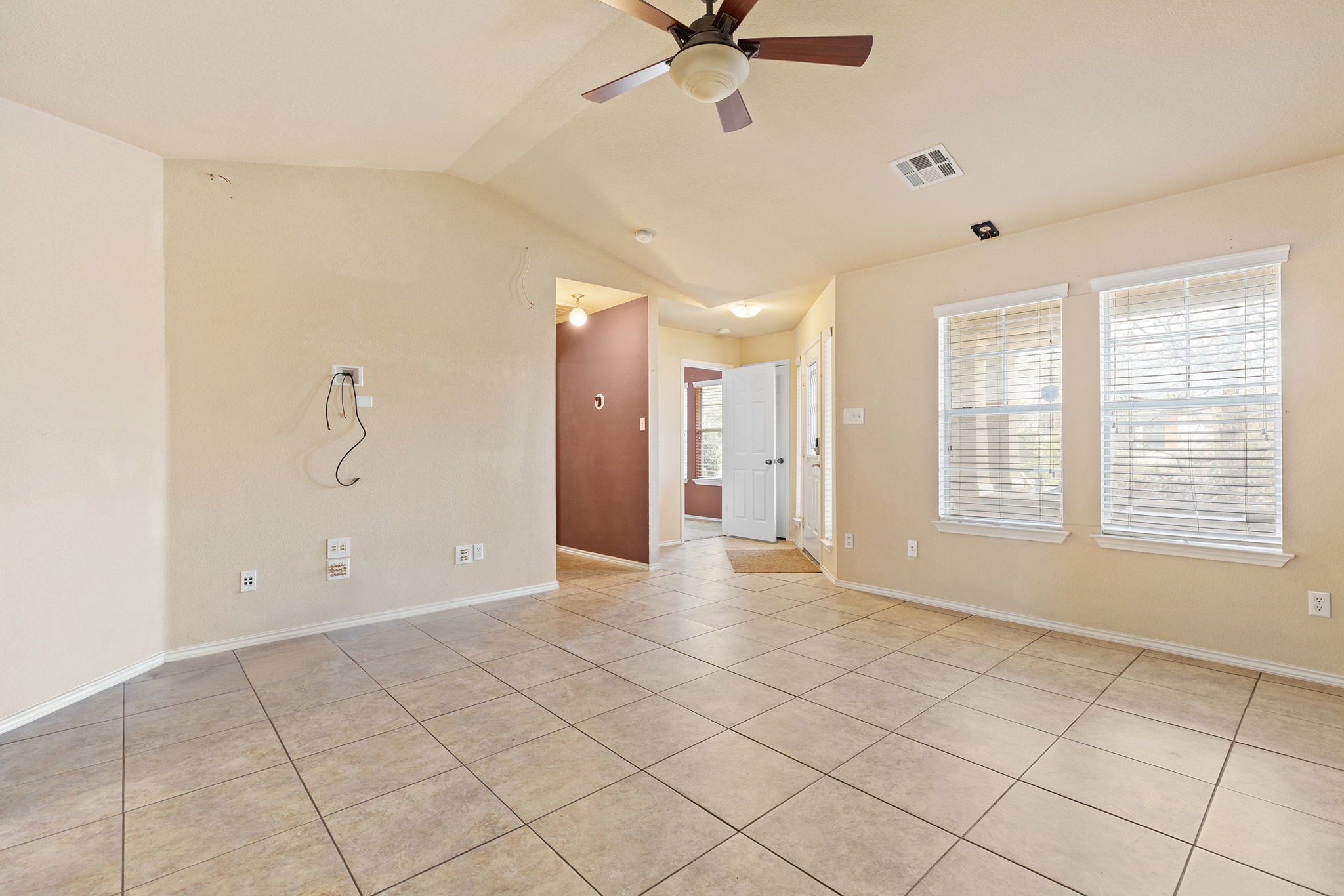 129 Lava Bed Drive Property Photo 4