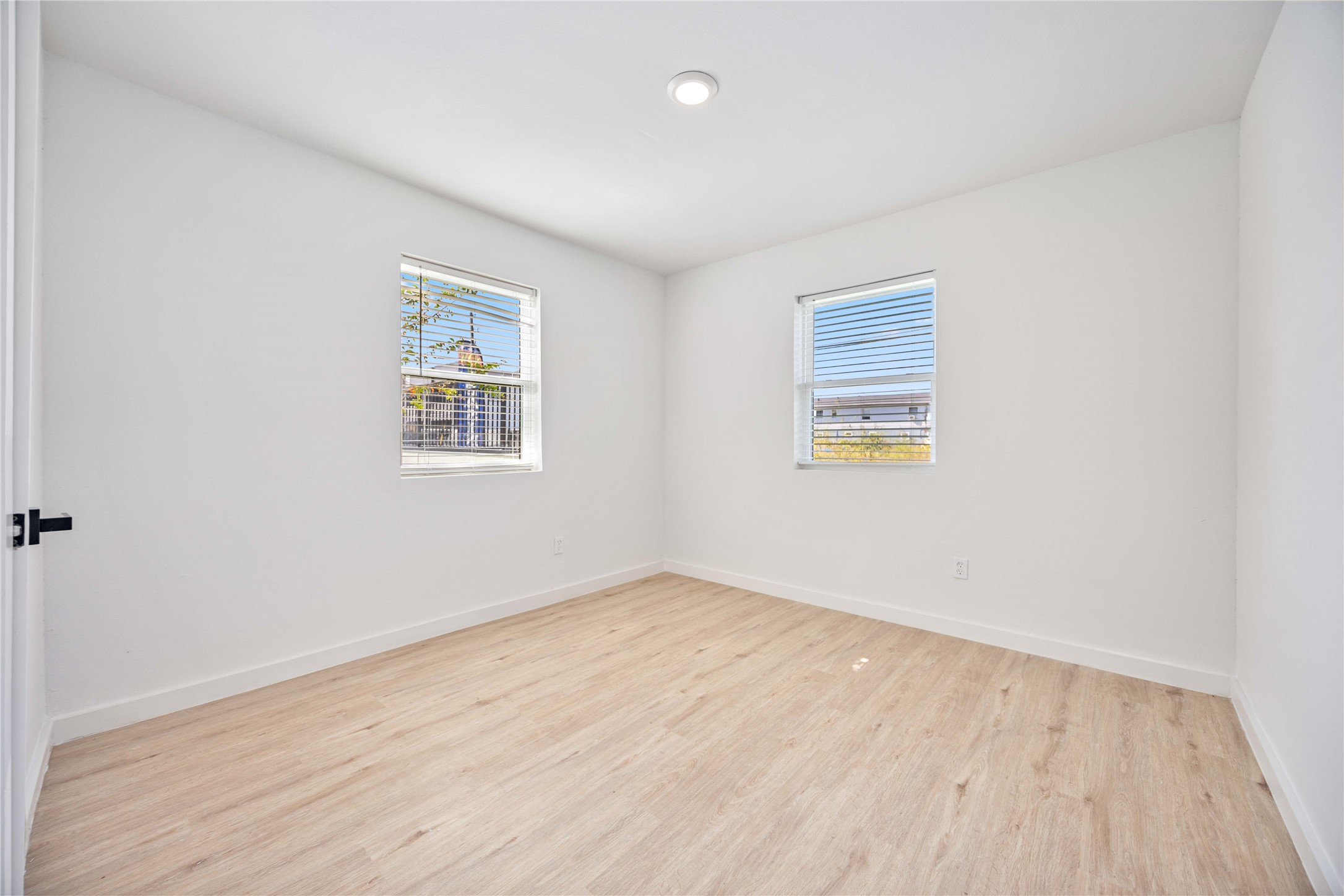 6811 Del Rio Street 2 Property Photo 7