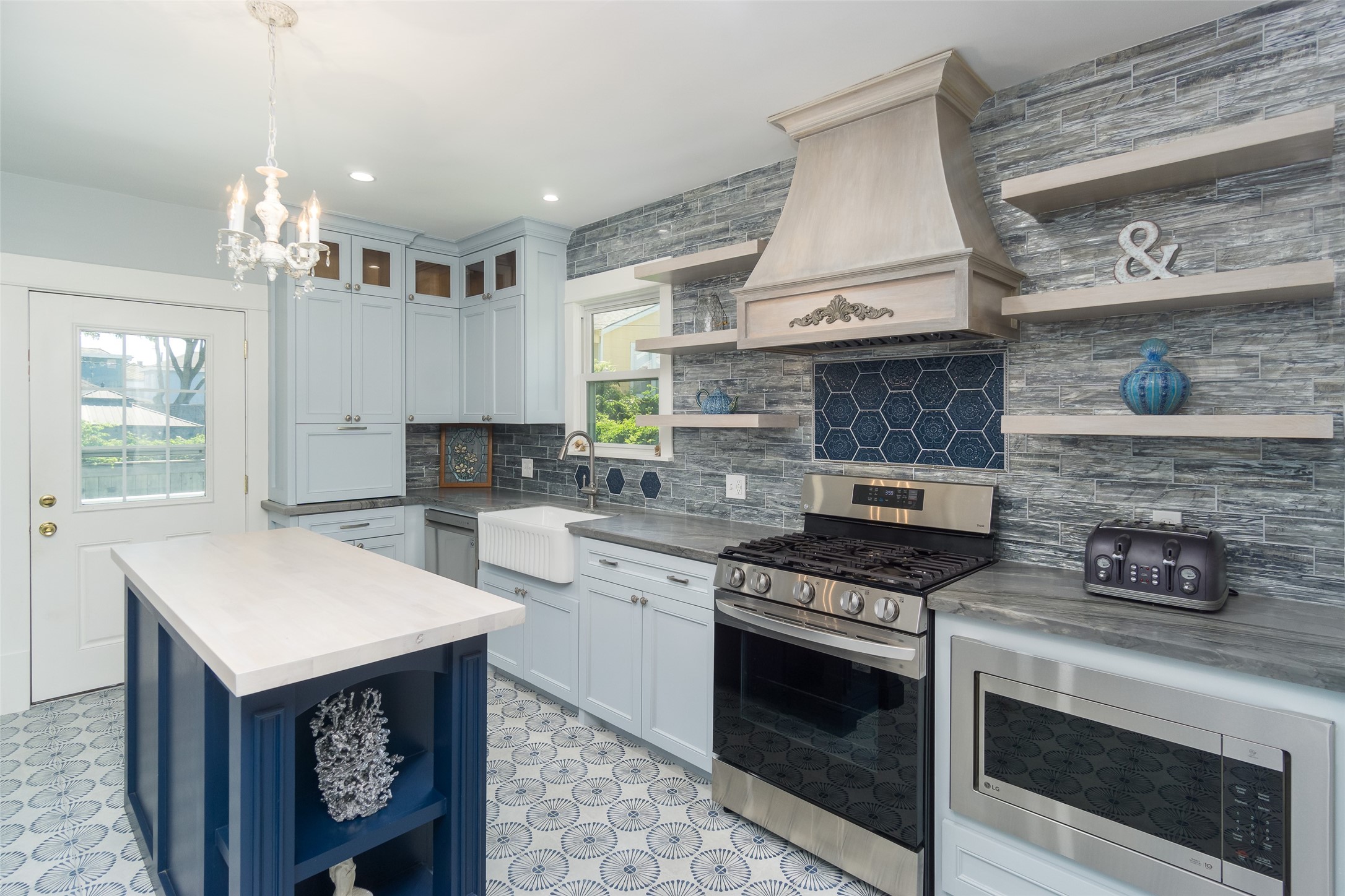 2415 38th Street Property Photo