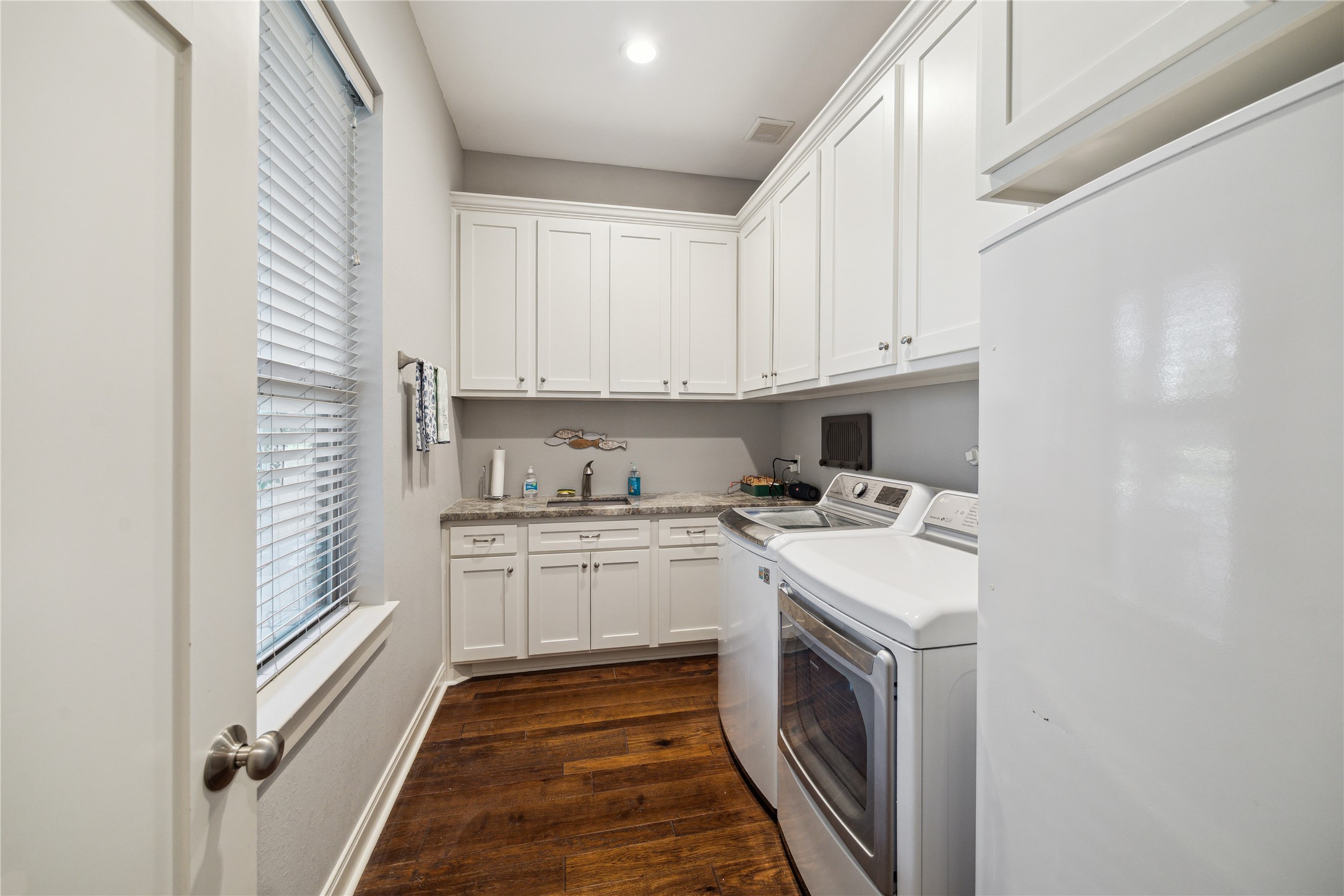 3848 S Main Street Property Photo 27