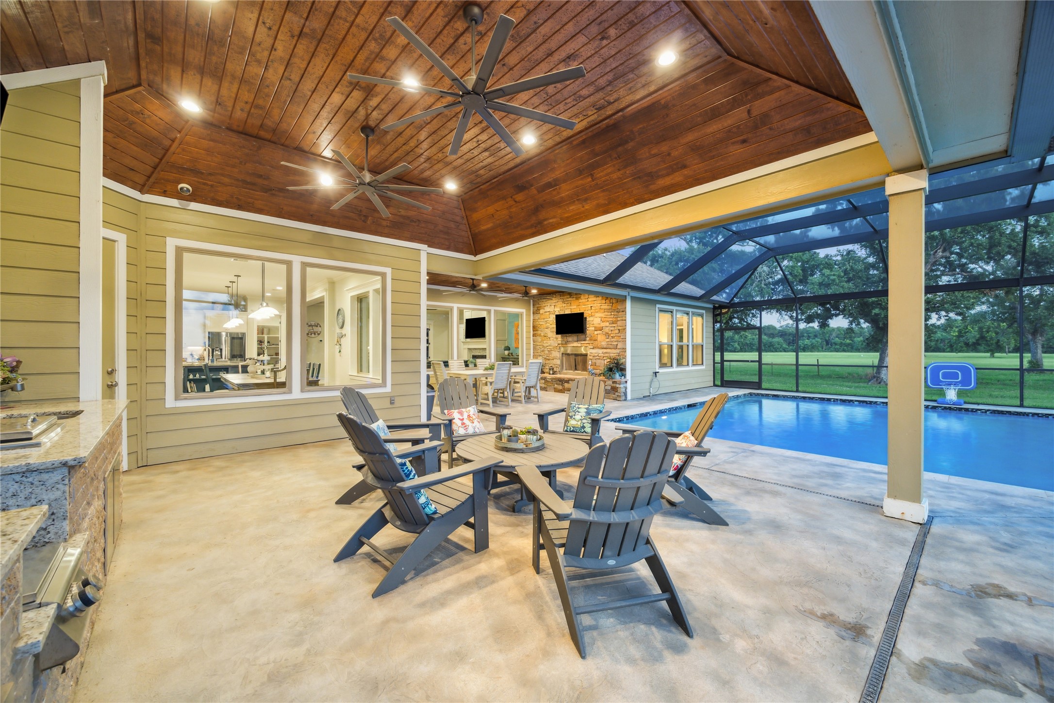 3848 S Main Street Property Photo 32