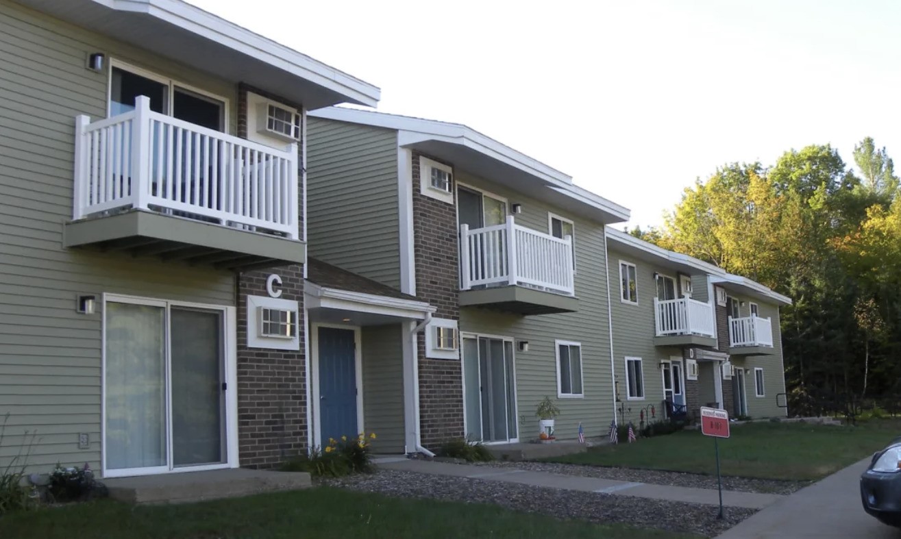 903 Portage St Property Photo 2