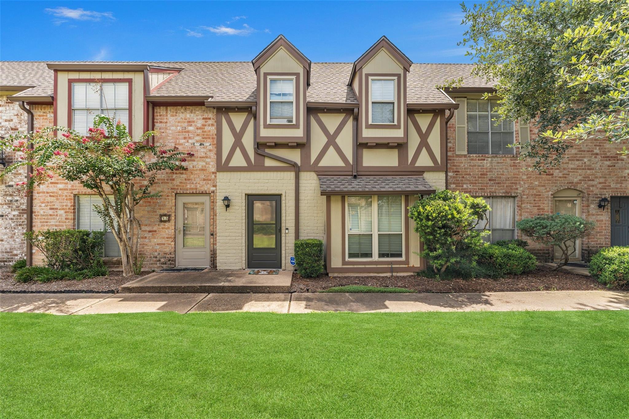14723 Barryknoll Lane # 99, Houston TX 77079 Property Photo 1