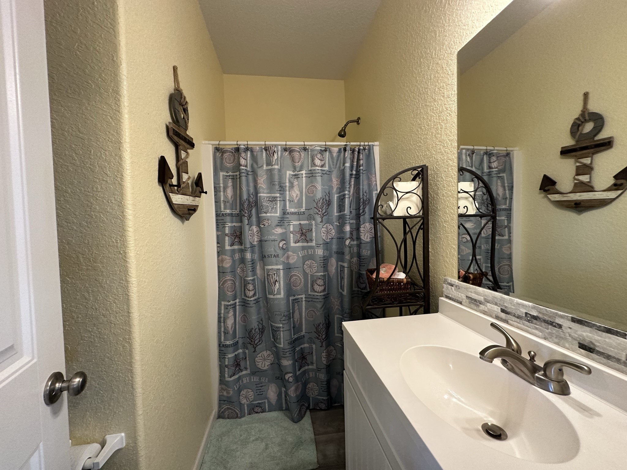 124 Howard Avenue D Property Photo 28