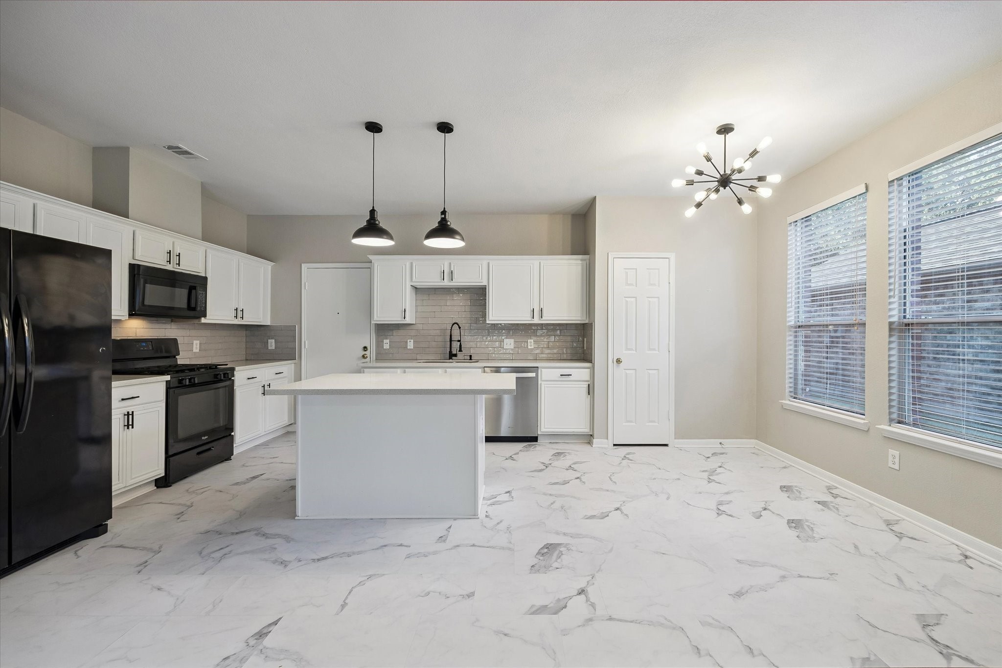 2218 Winding Hollow Drive Property Photo 4