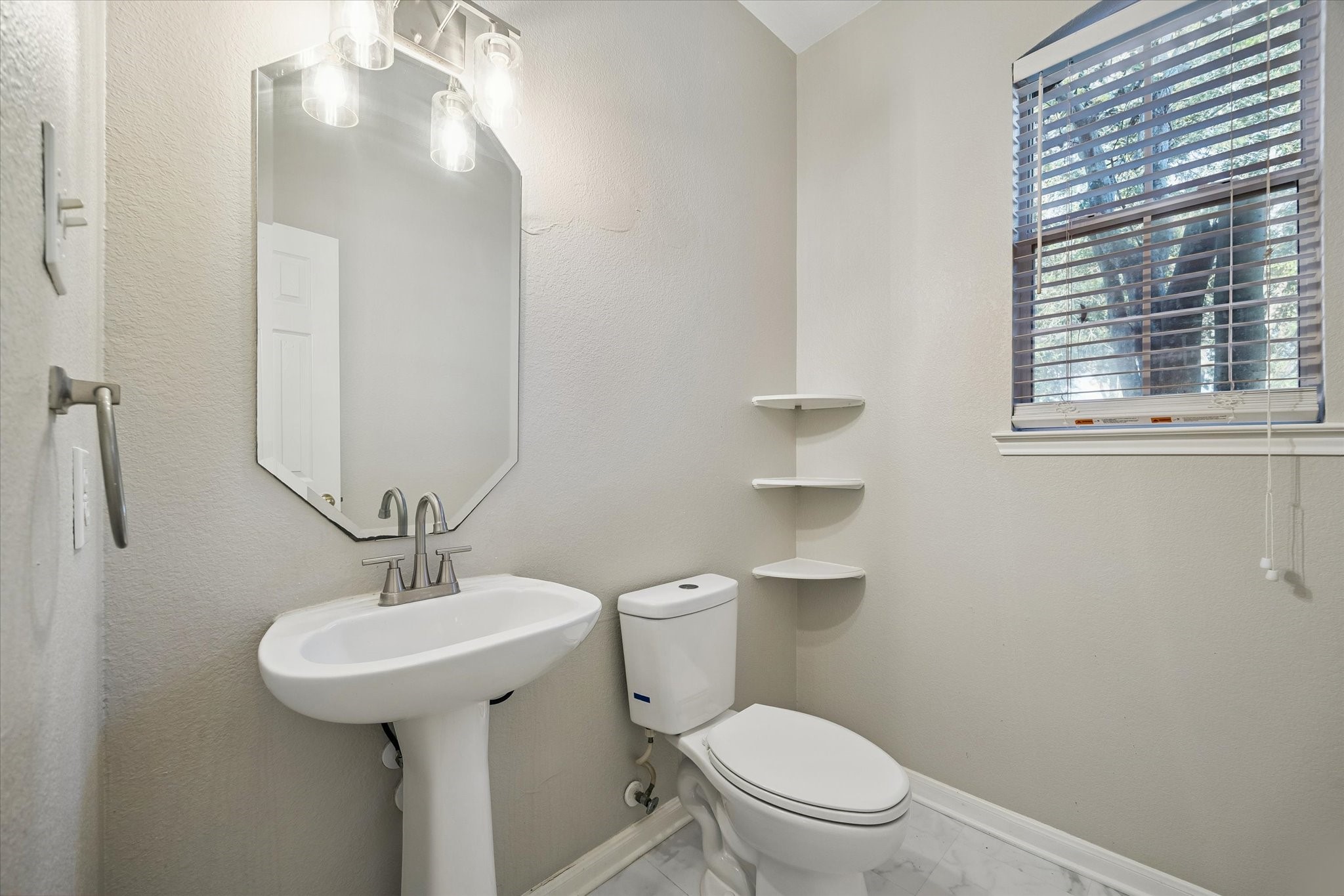 2218 Winding Hollow Drive Property Photo 8