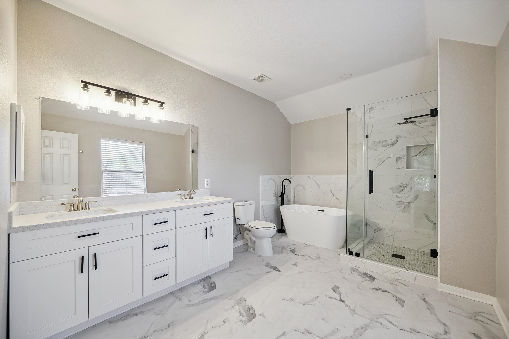 2218 Winding Hollow Drive Property Photo 11
