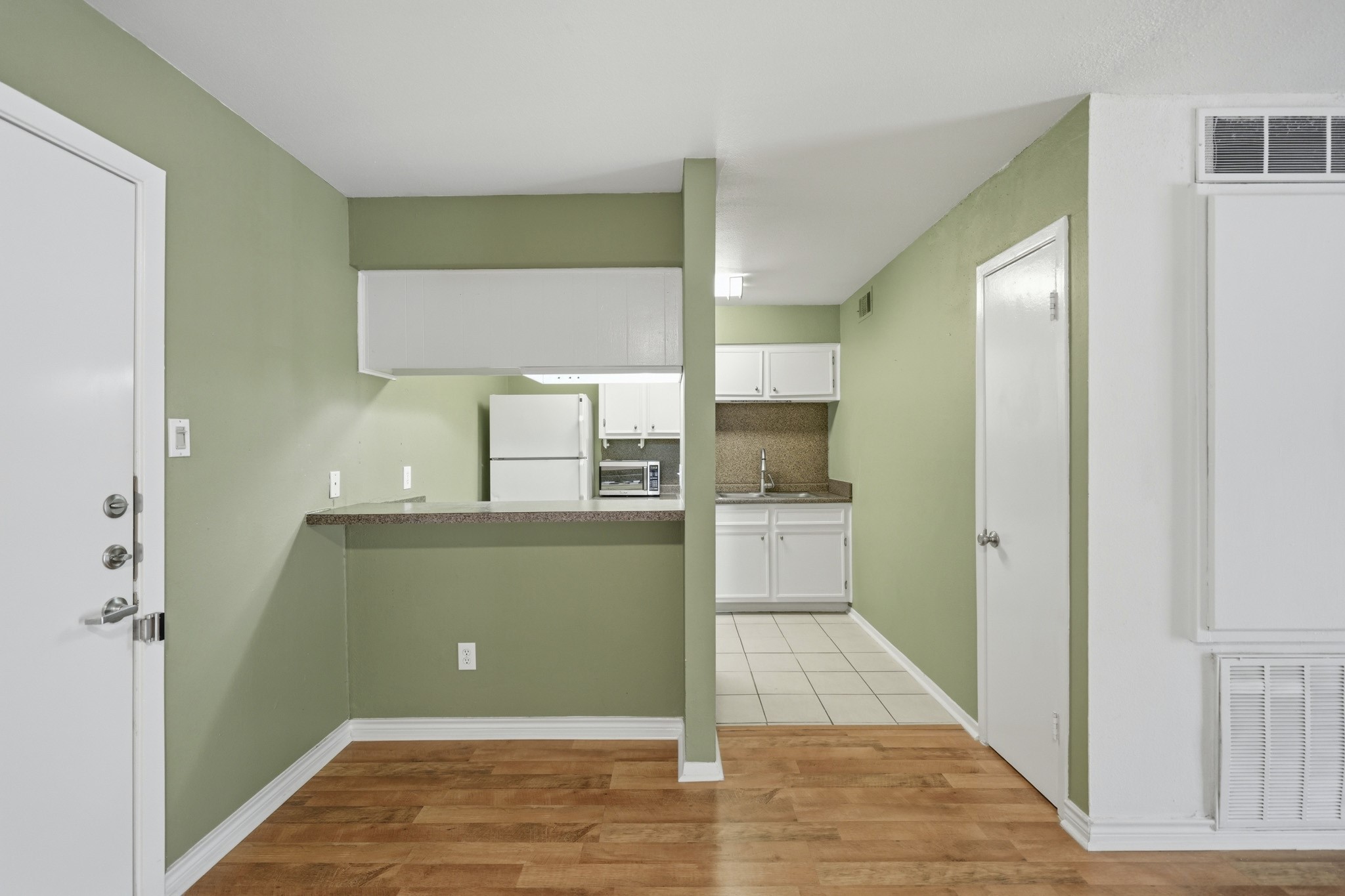3131 Cummins Street 80 Property Photo 5
