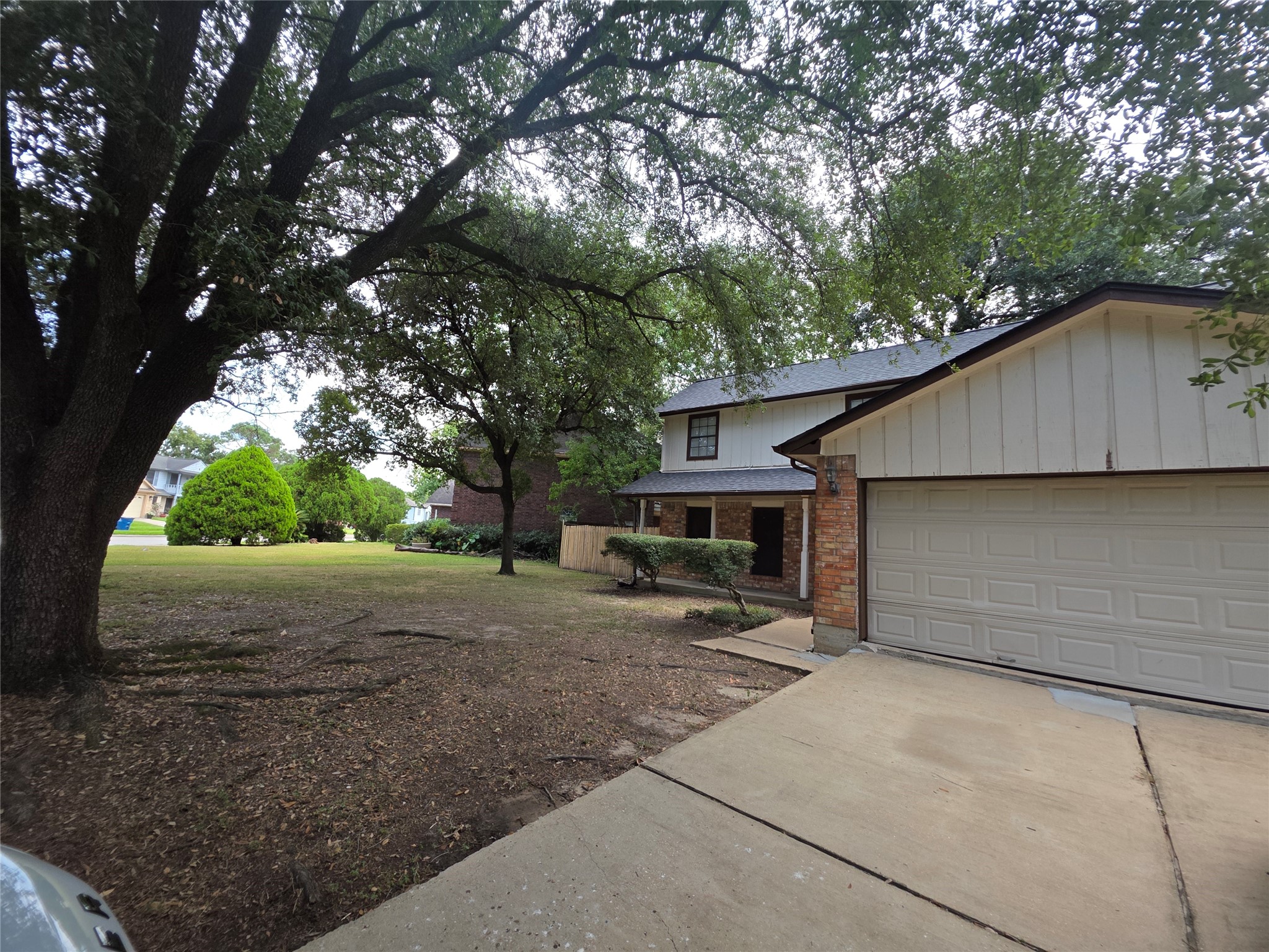 962 Sterling Green Drive S Property Photo 2