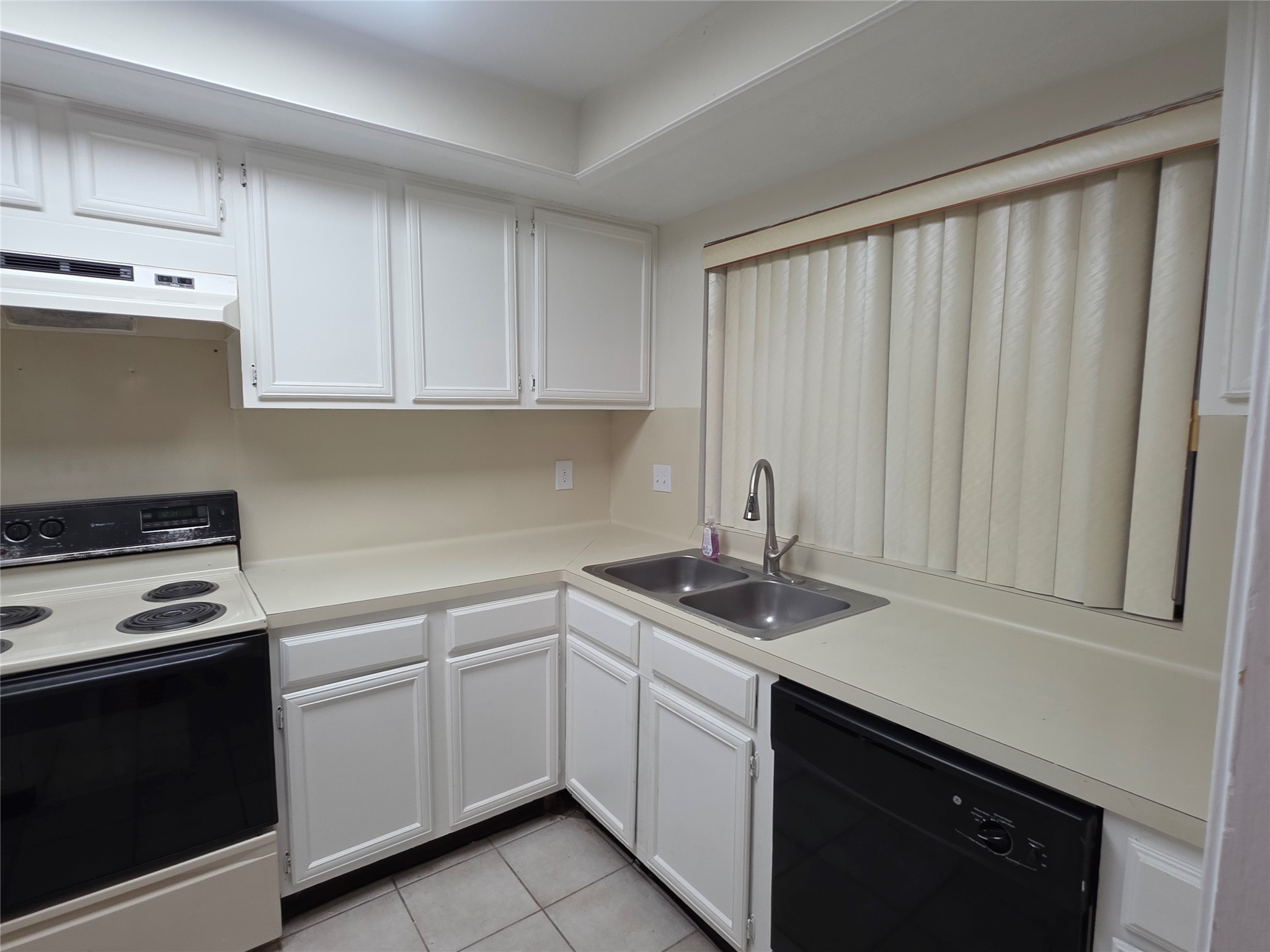 962 Sterling Green Drive S Property Photo 11