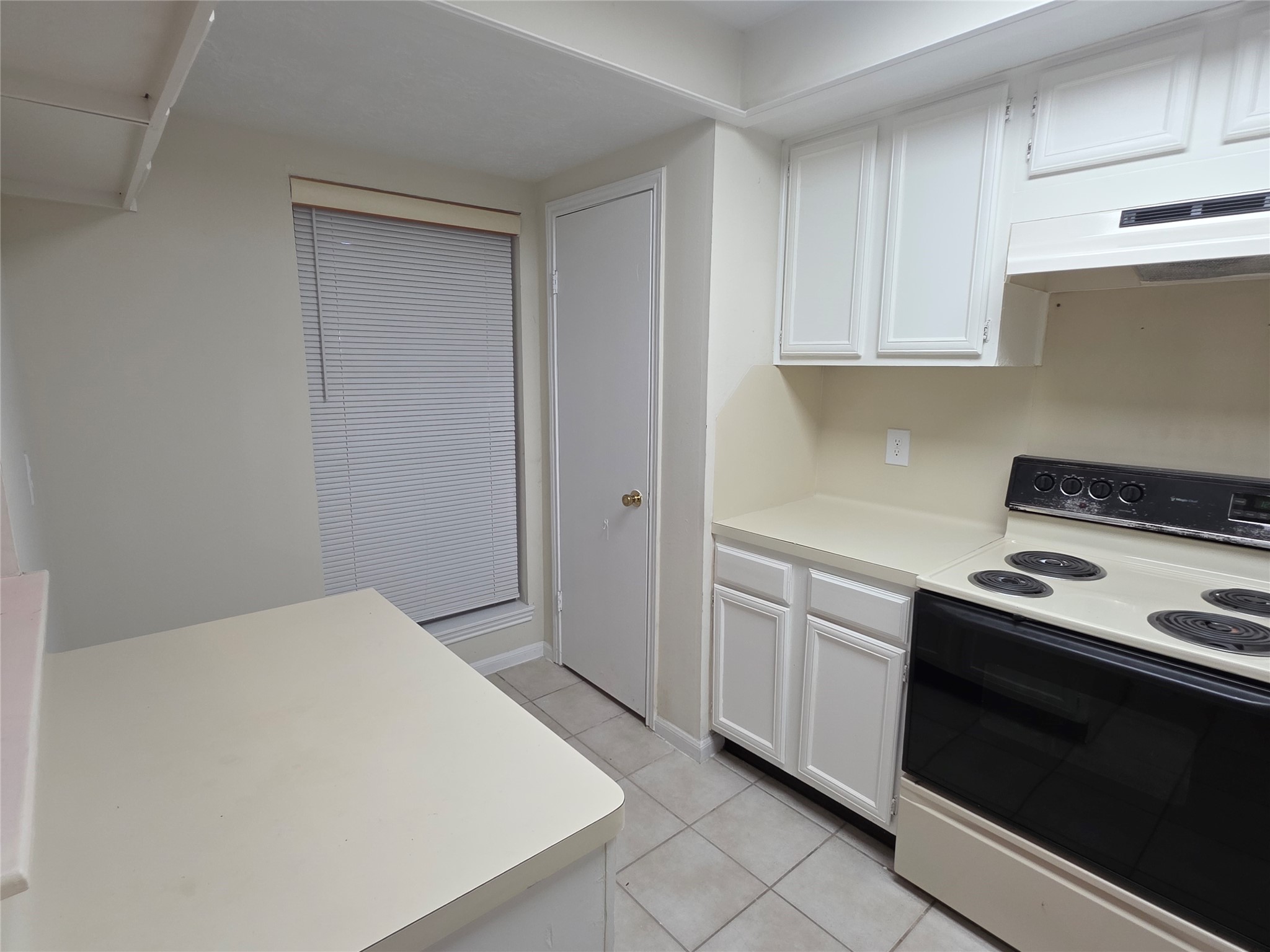 962 Sterling Green Drive S Property Photo 12