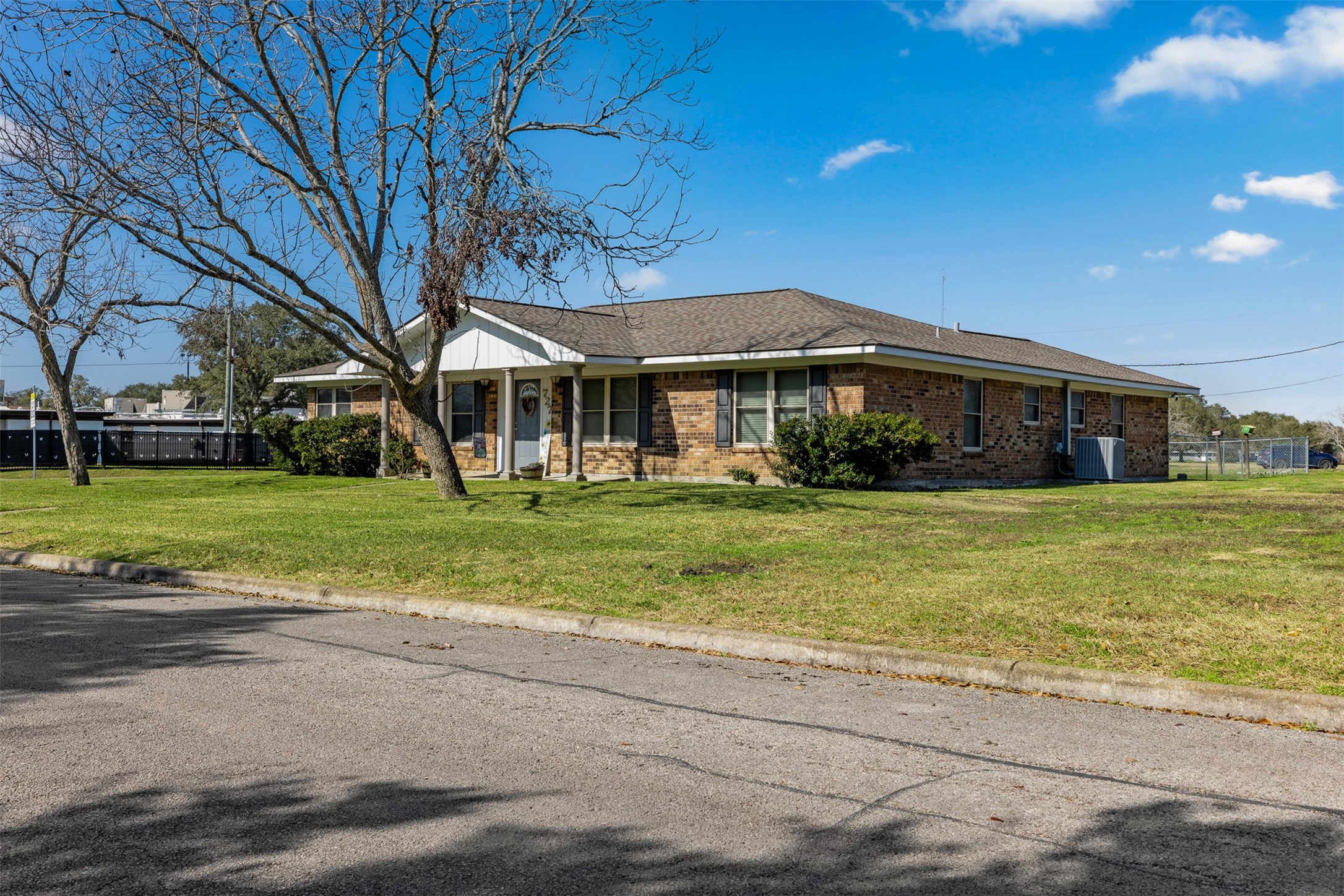 727 Partridge Lane Property Photo 3