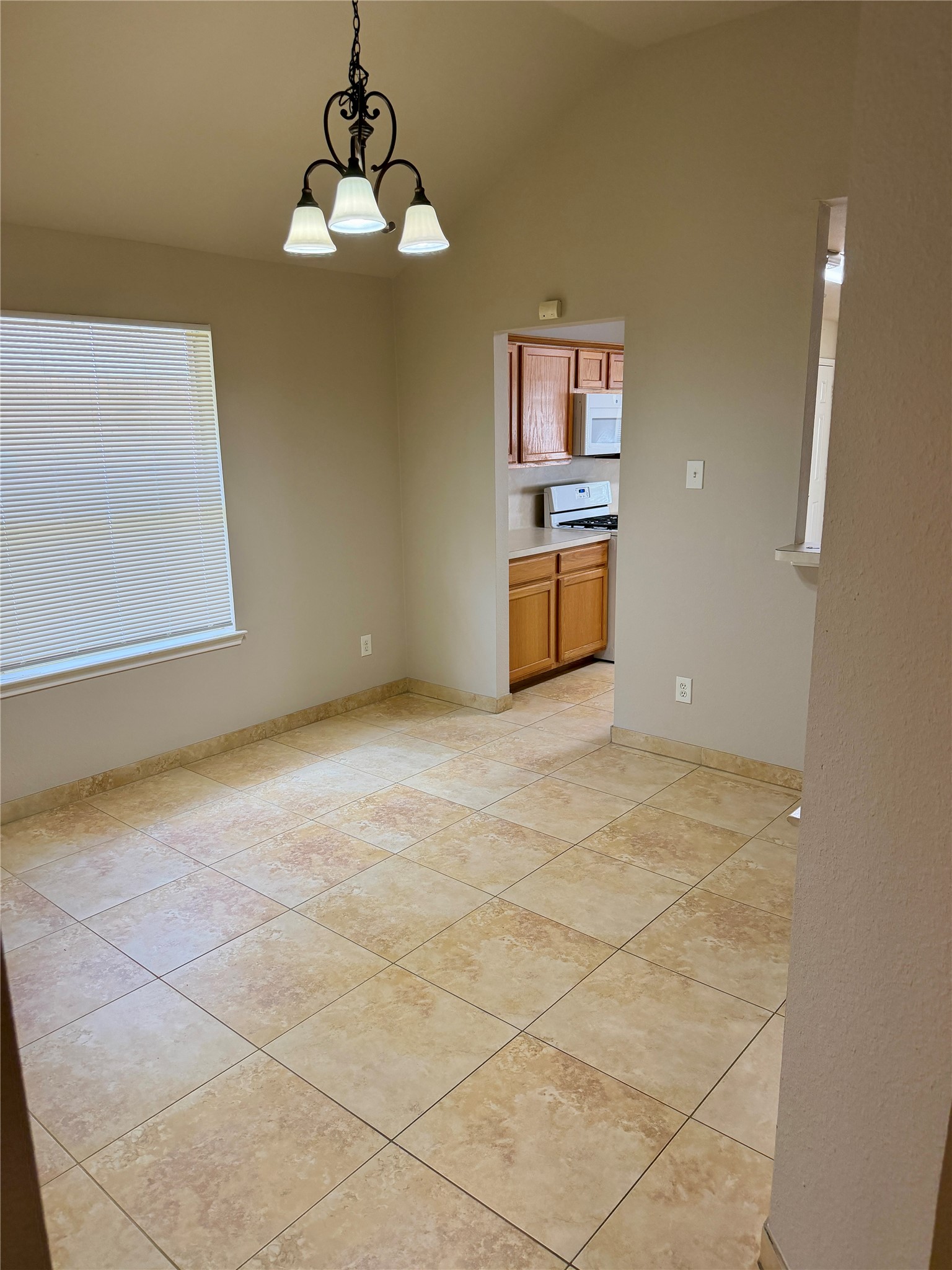 3715 Lindenfield Drive Property Photo 9