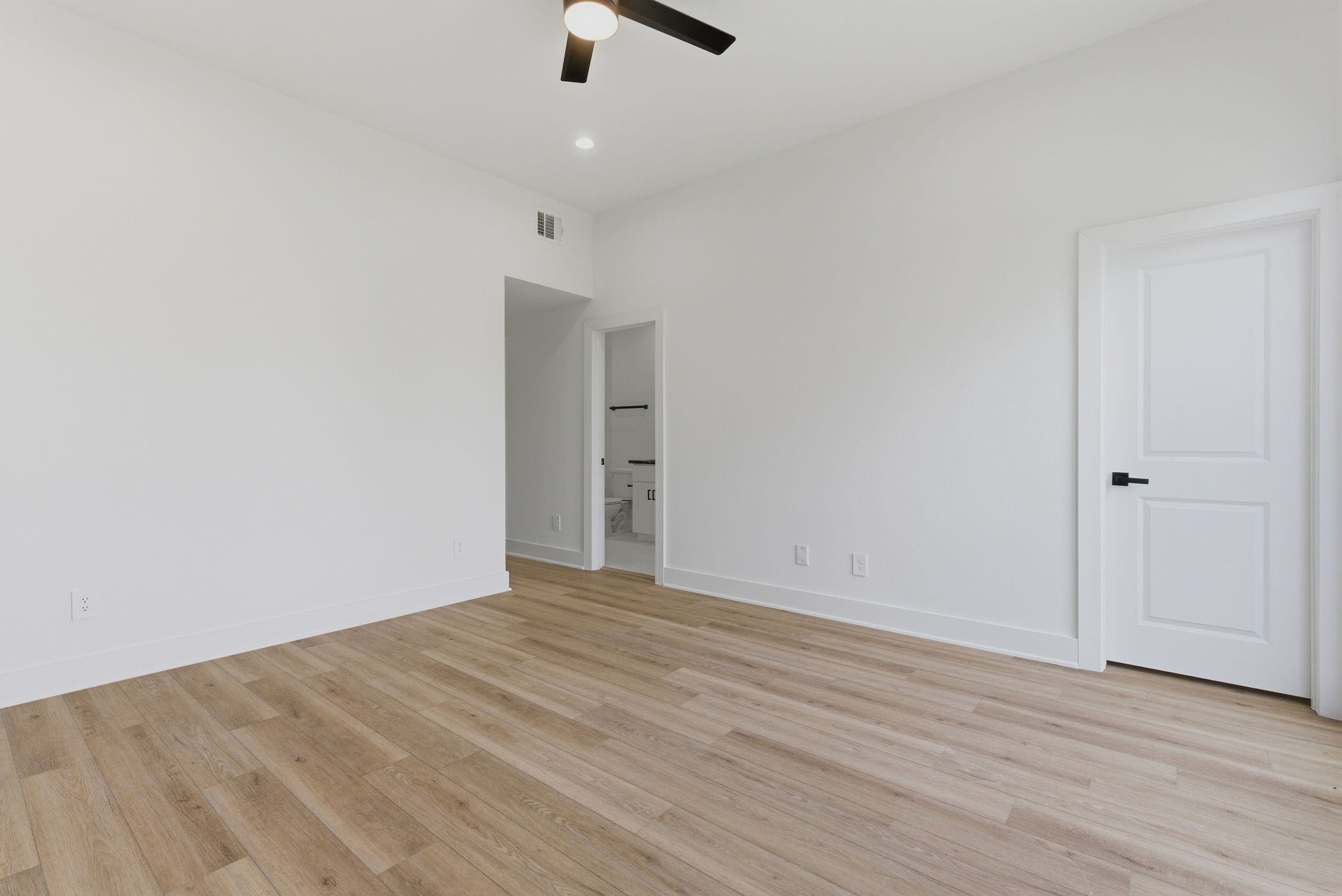 2915 Crane Street B Property Photo 11