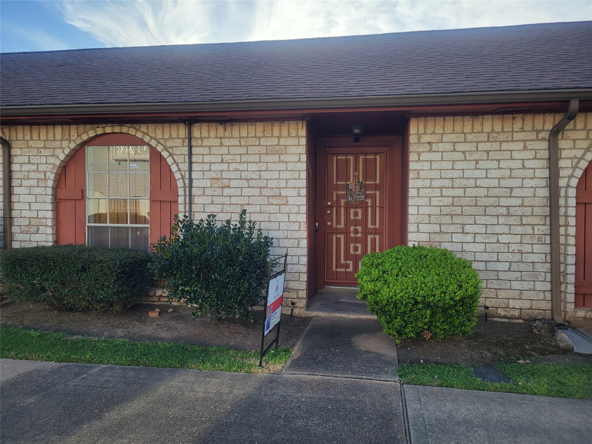 12223 Sharpview Drive Property Photo