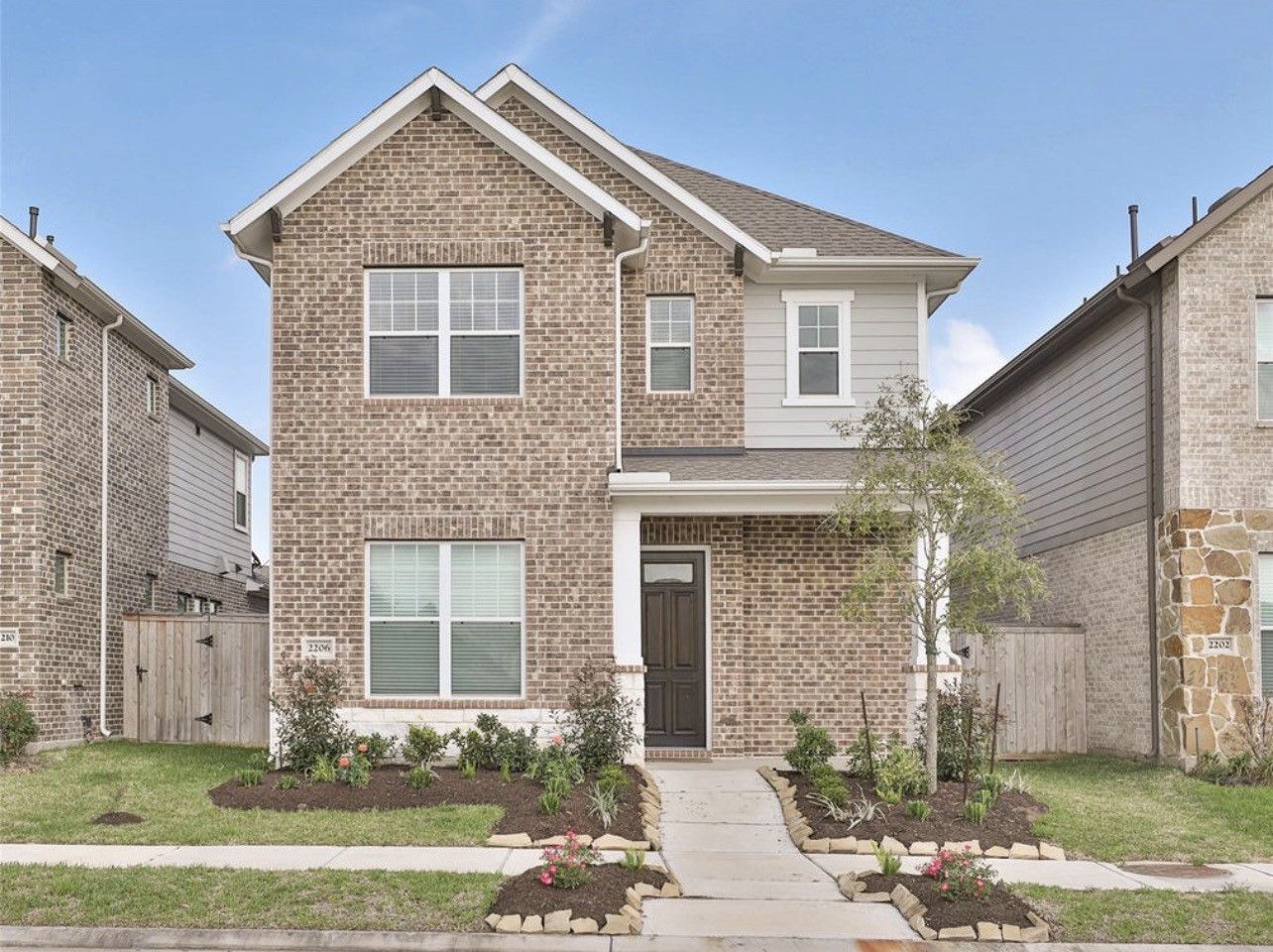 2206 Bridgeport Path Drive Property Photo 1