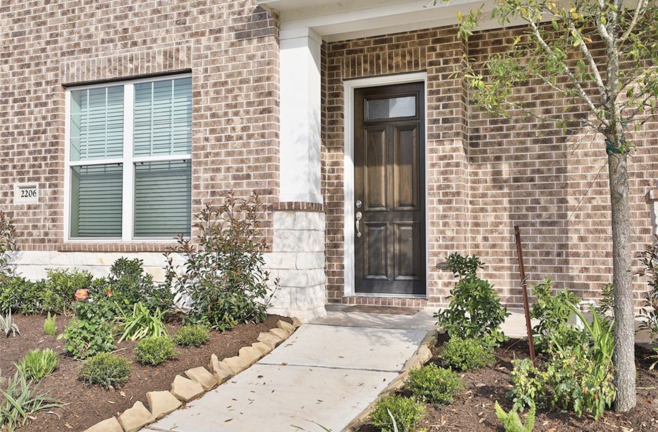 2206 Bridgeport Path Drive Property Photo 2