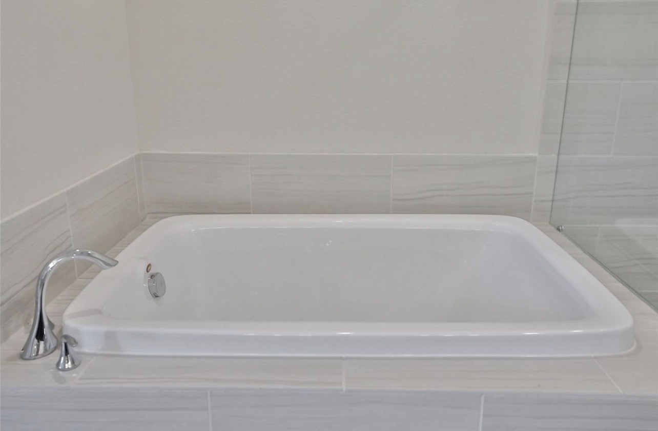 2206 Bridgeport Path Drive Property Photo 34