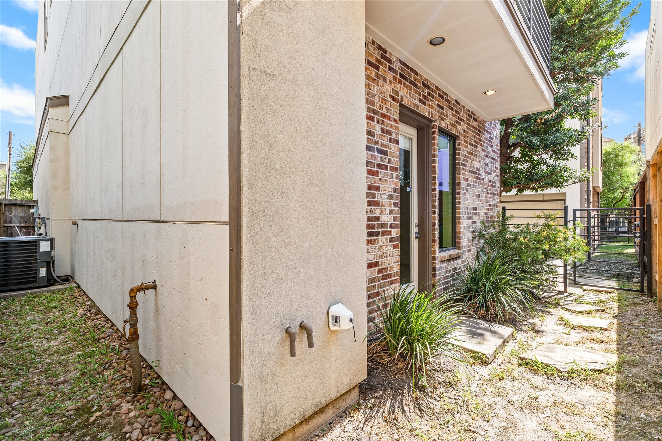 1903 Crockett Street Property Photo 7