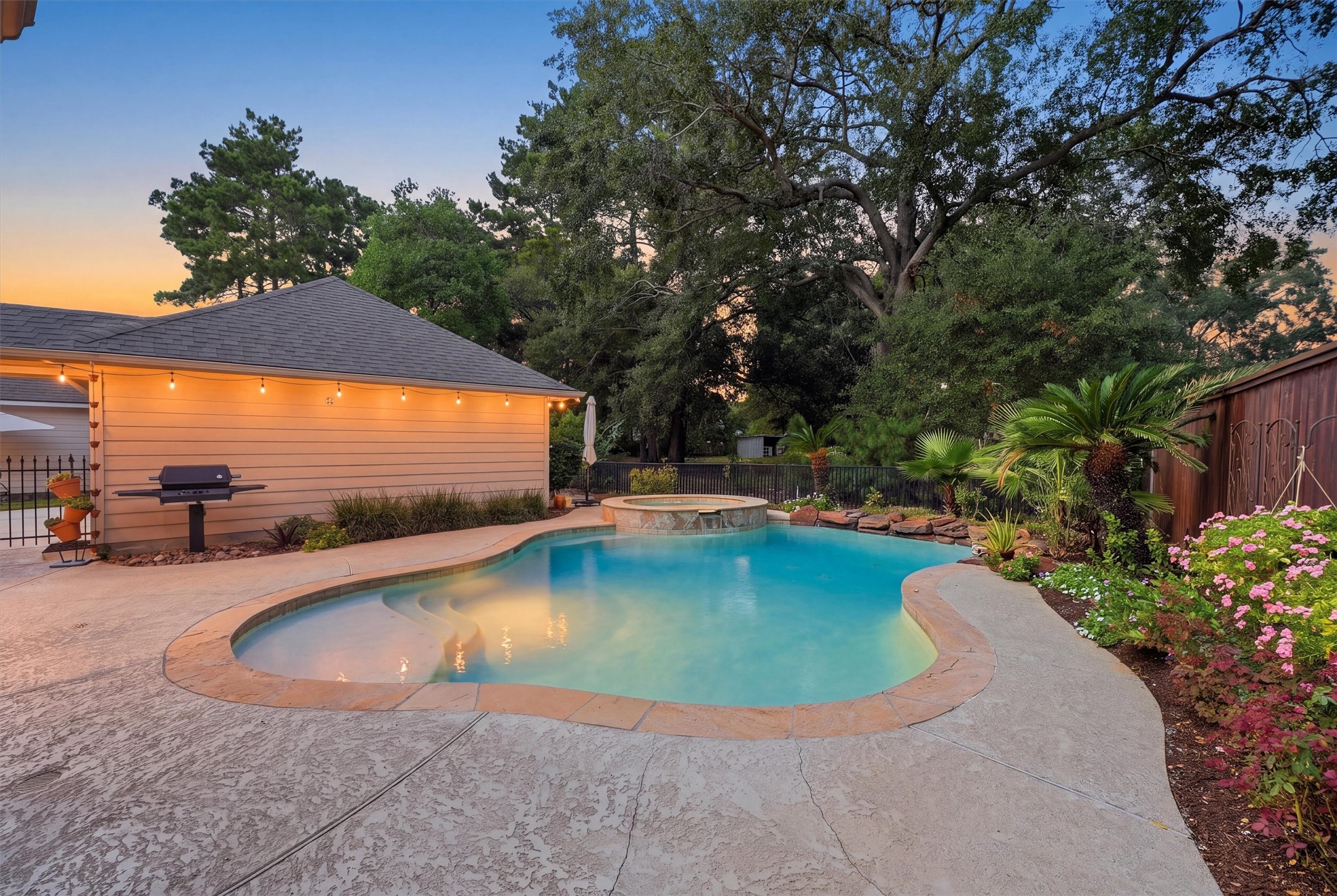 22962 Cayman Estate Property Photo 2