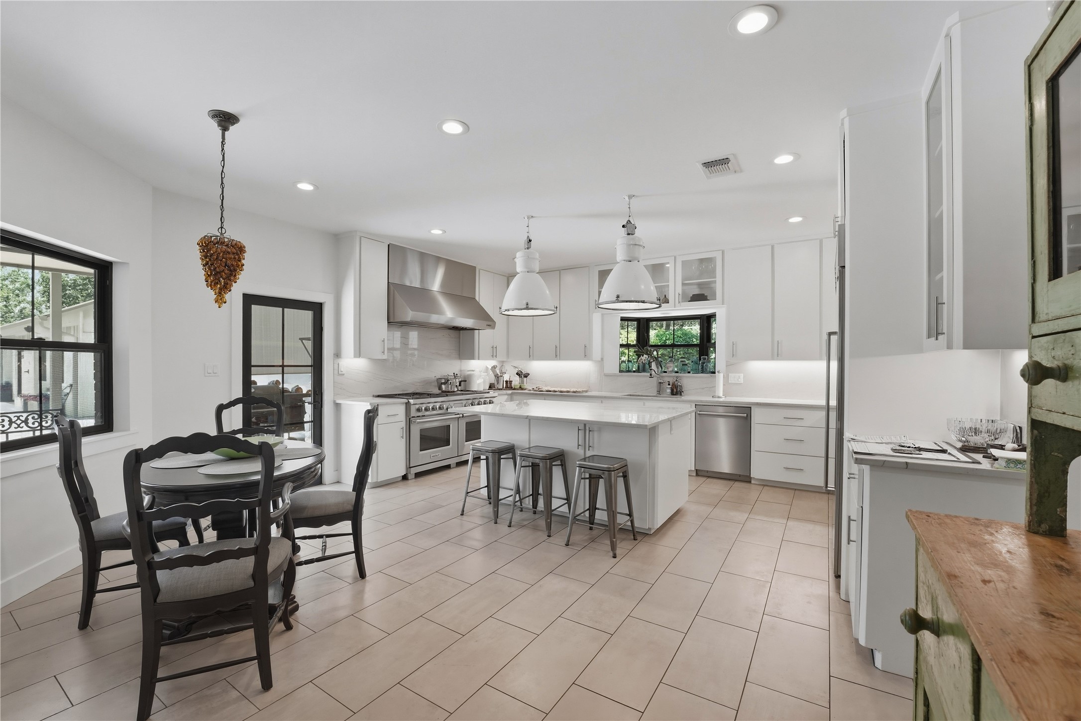 1124 Bowie Street Property Photo 4