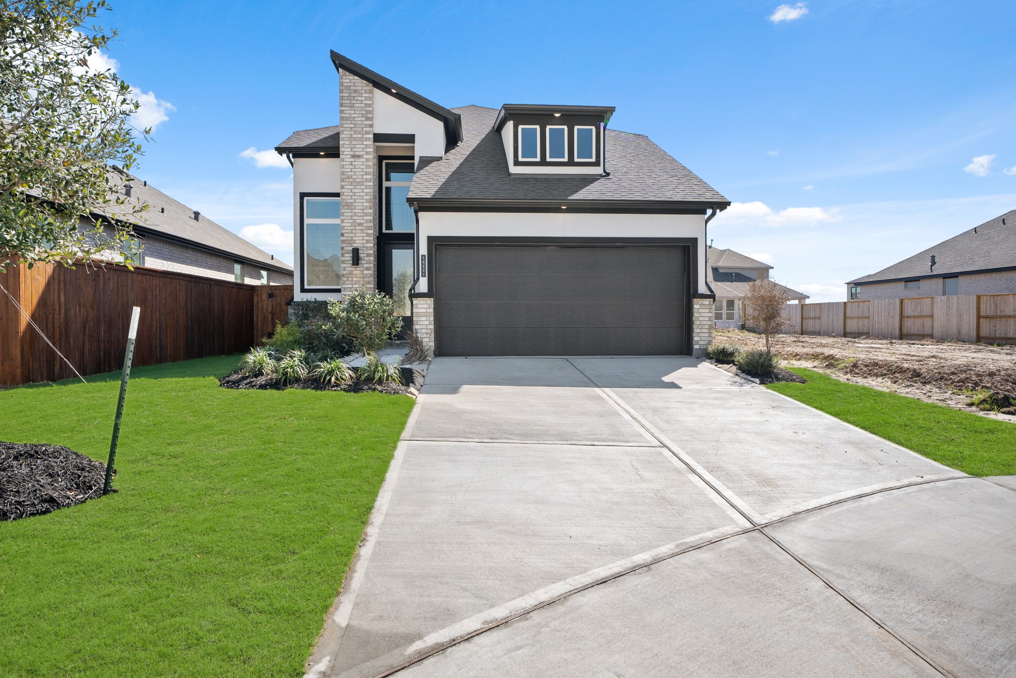 10231 Van Gogh Court Property Photo 2