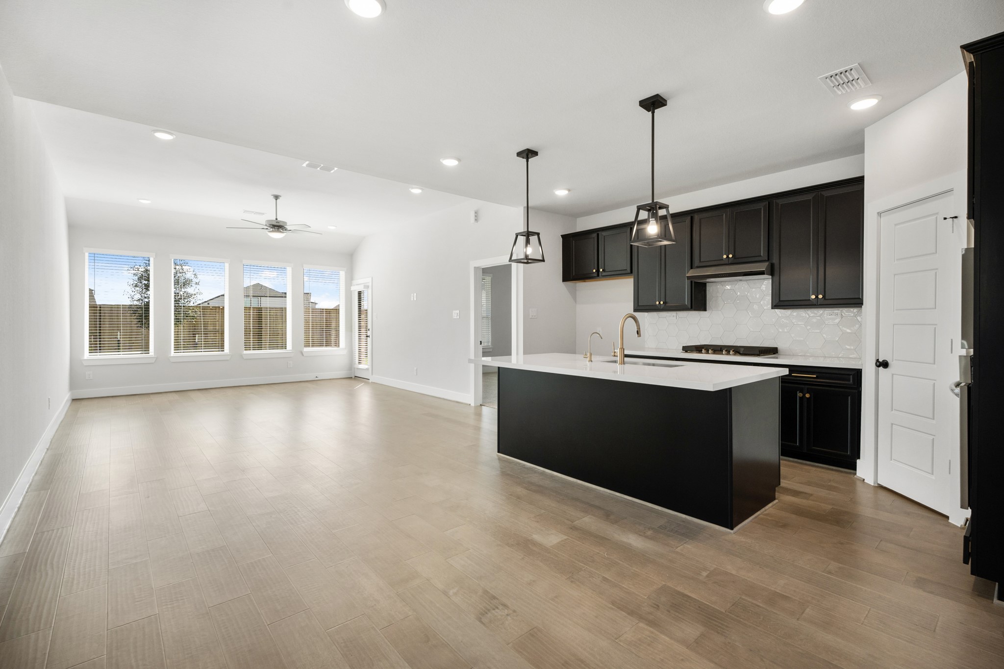 10231 Van Gogh Court Property Photo 6