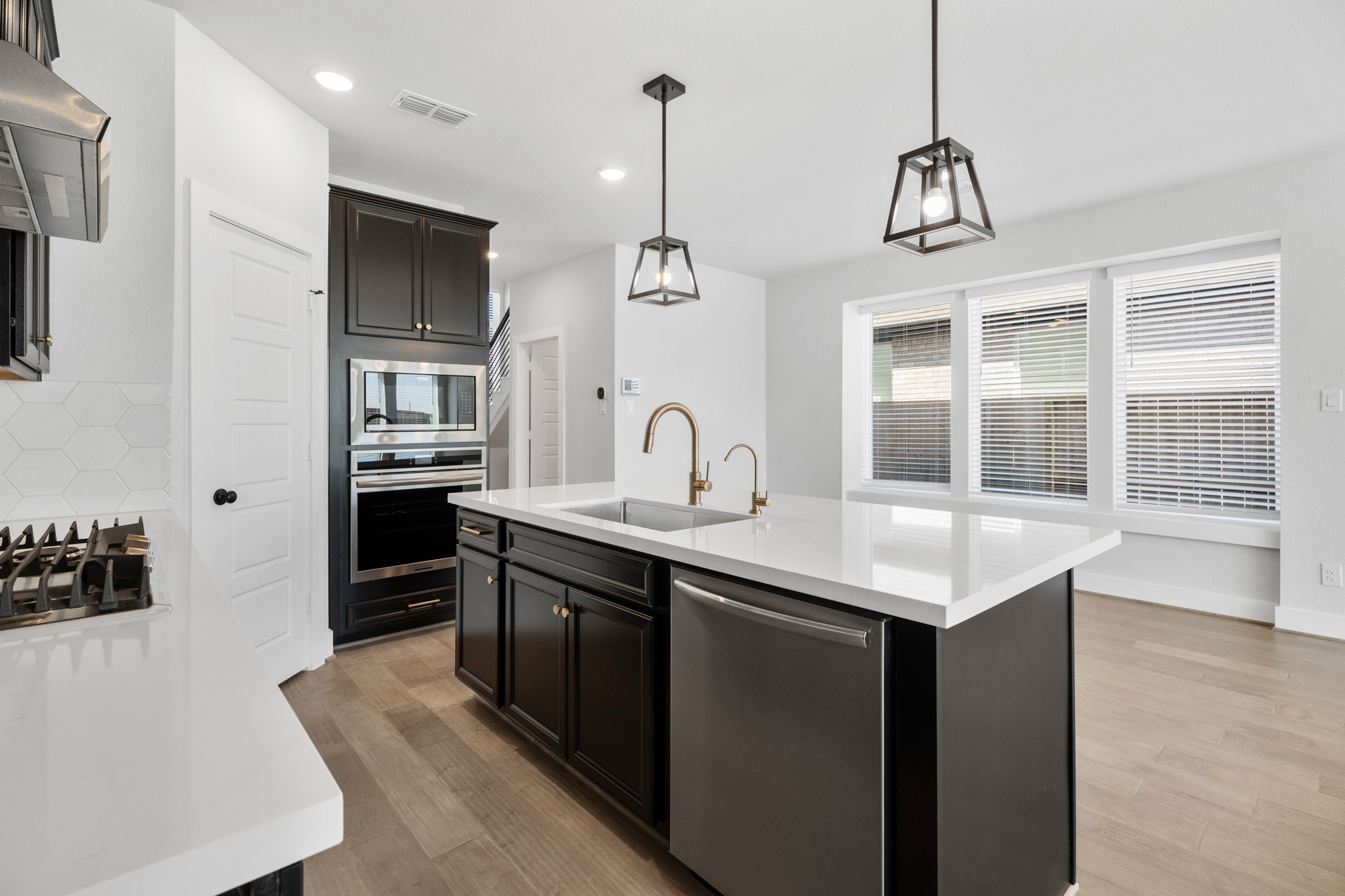 10231 Van Gogh Court Property Photo 7