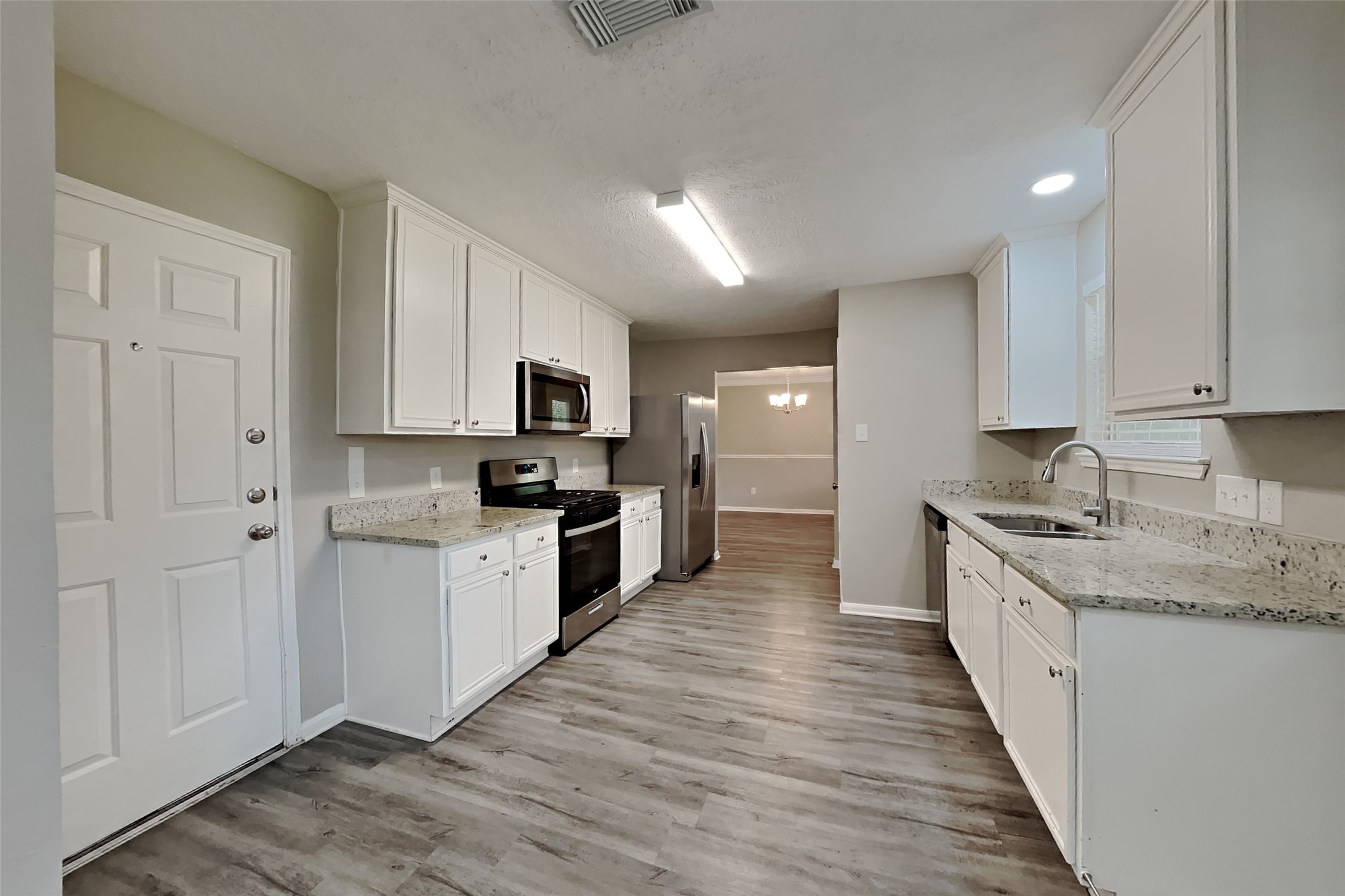 21884 Whispering Forest Drive Property Photo 4