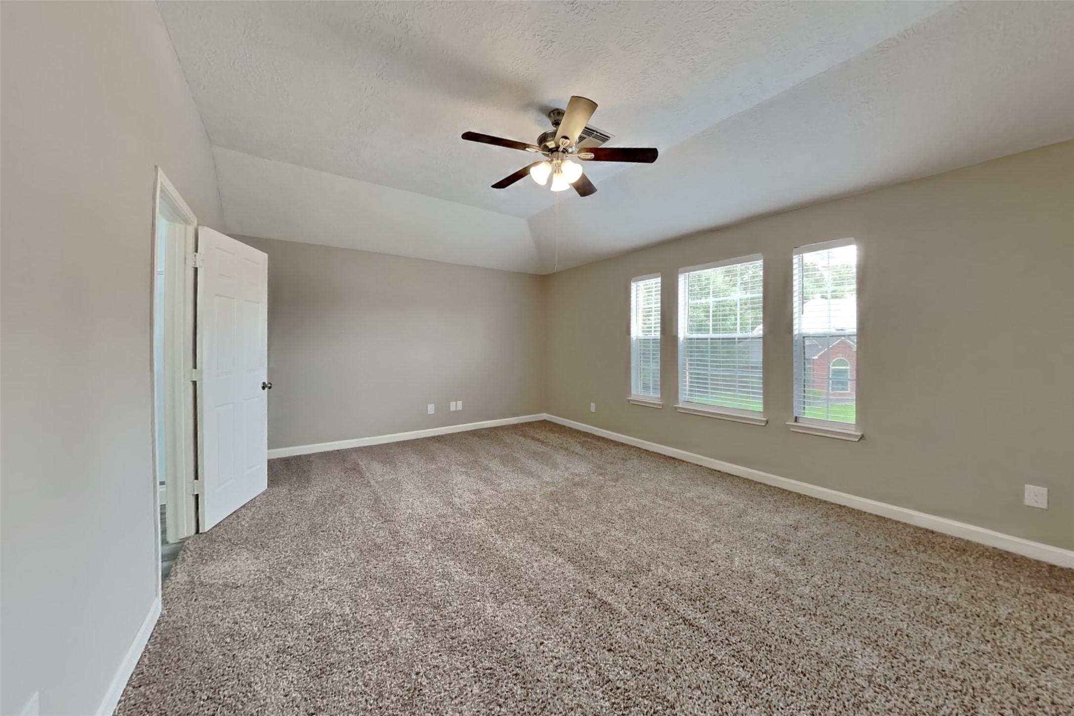 21884 Whispering Forest Drive Property Photo 7