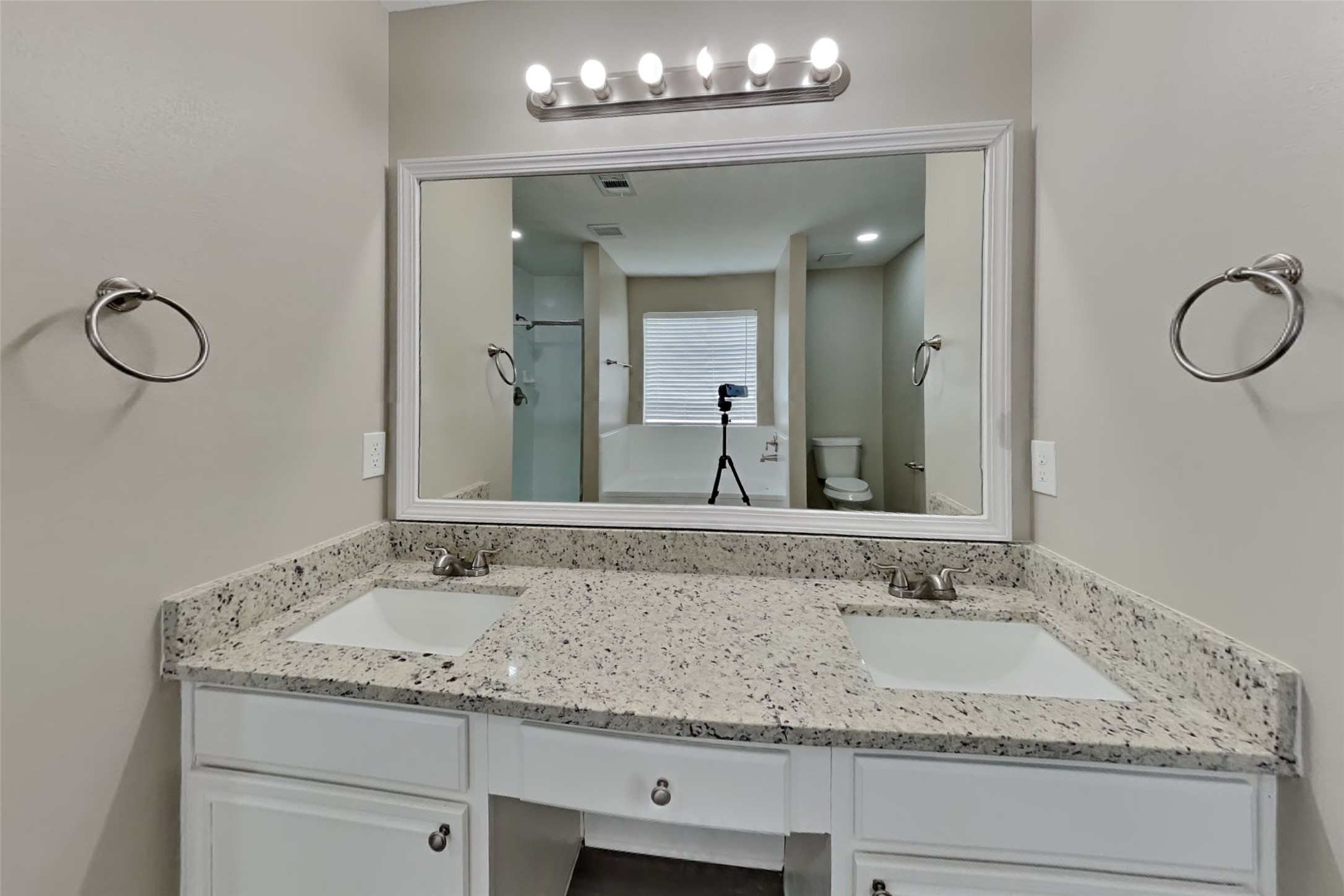 21884 Whispering Forest Drive Property Photo 9