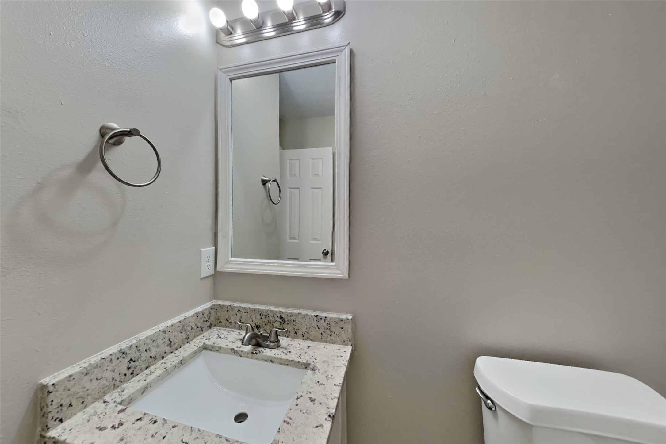 21884 Whispering Forest Drive Property Photo 14